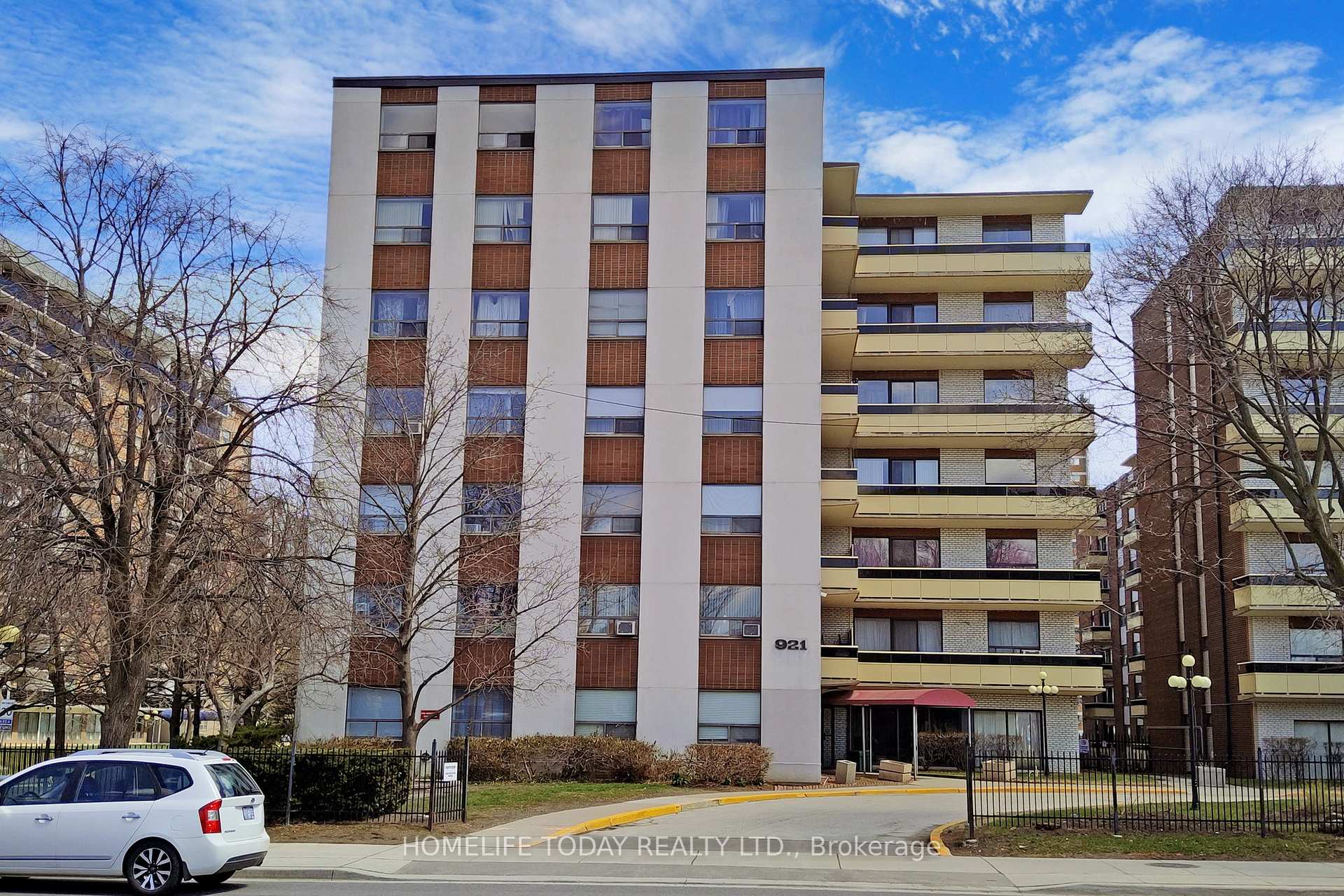 Front of Unit 206, 921 Midland Avenue