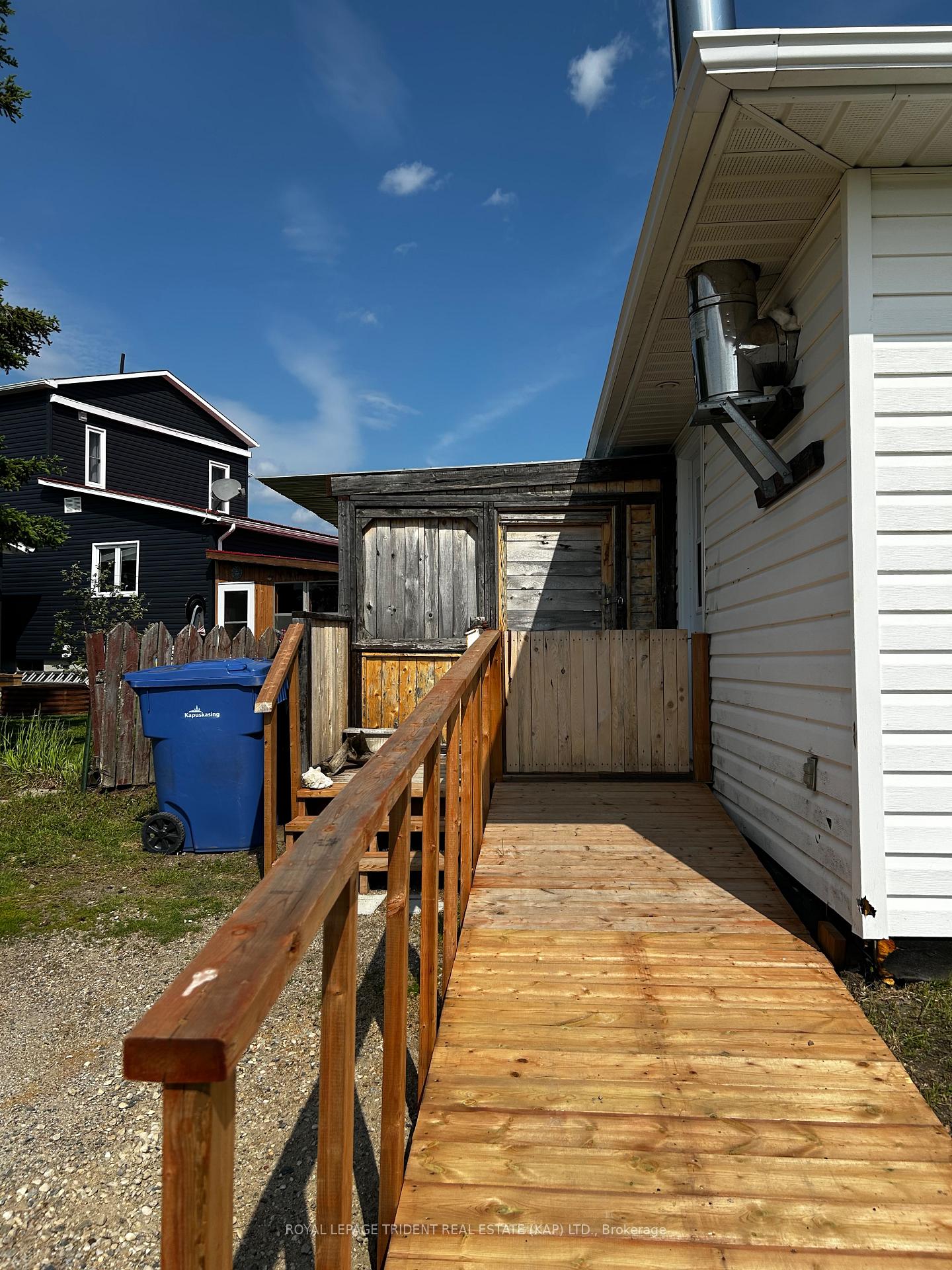 Photo 4 of 2 Albert Street, Kapuskasing — HOMEH