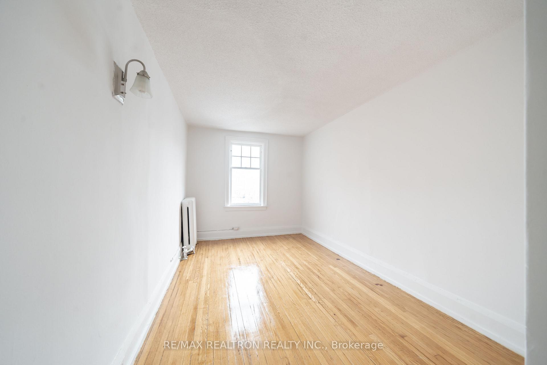Photo 1 of Unit 95, 10 Kingston Road, Toronto, Woodbine Corridor — HOMEH