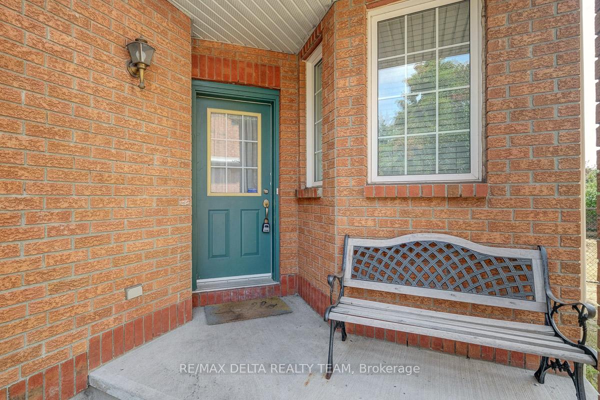 Photo 4 of 211 Duntroon Circle, Ottawa, Hunt Club Park/Greenboro — HOMEH