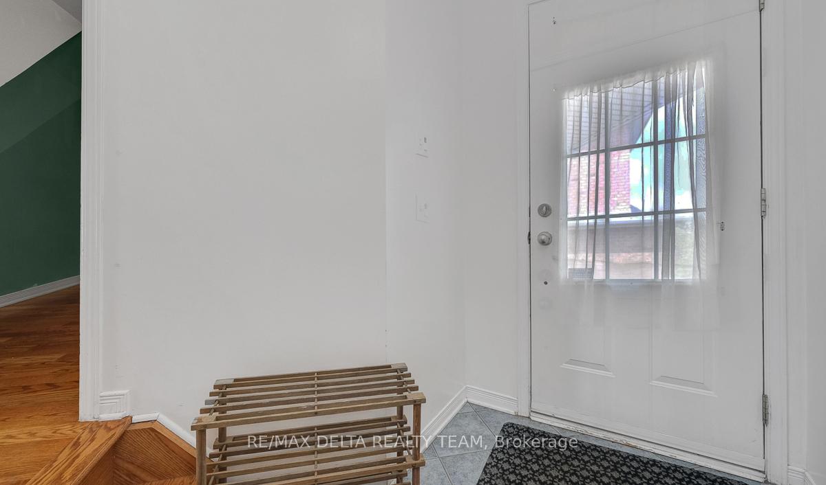 Photo 5 of 211 Duntroon Circle, Ottawa, Hunt Club Park/Greenboro — HOMEH