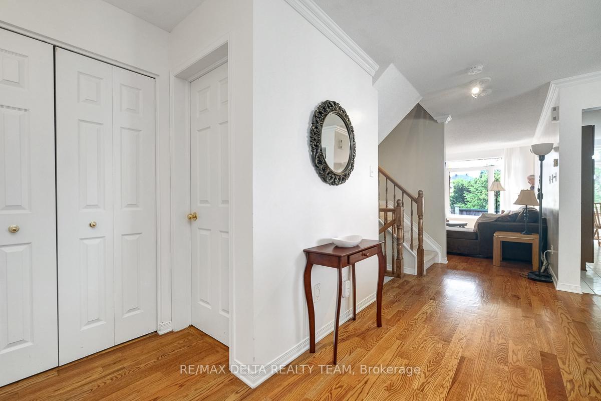 Photo 6 of 211 Duntroon Circle, Ottawa, Hunt Club Park/Greenboro — HOMEH