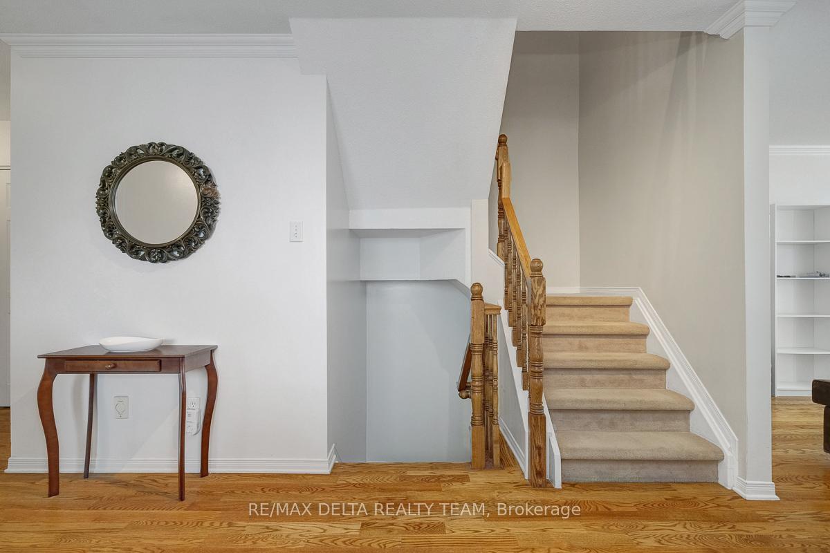 Photo 7 of 211 Duntroon Circle, Ottawa, Hunt Club Park/Greenboro — HOMEH