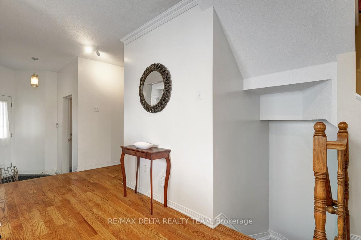 Photo 8 of 211 Duntroon Circle, Ottawa, Hunt Club Park/Greenboro — HOMEH
