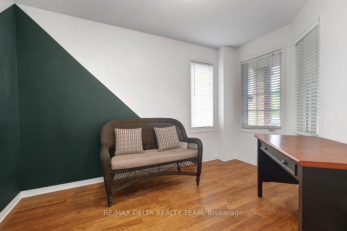 Photo 10 of 211 Duntroon Circle, Ottawa, Hunt Club Park/Greenboro — HOMEH