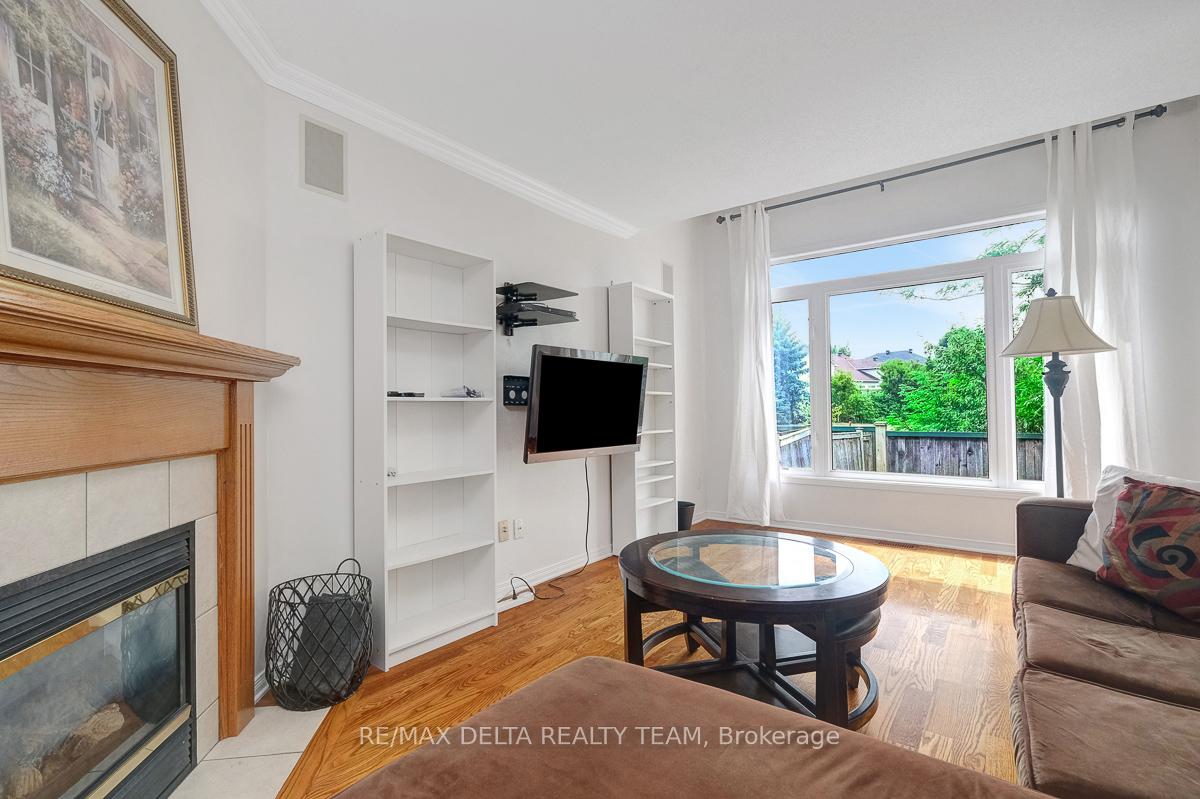 Photo 12 of 211 Duntroon Circle, Ottawa, Hunt Club Park/Greenboro — HOMEH