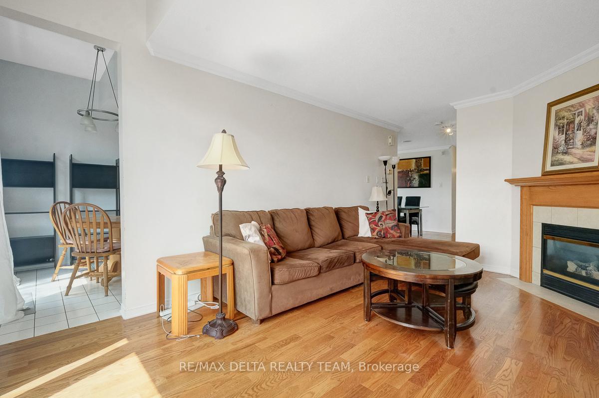 Photo 13 of 211 Duntroon Circle, Ottawa, Hunt Club Park/Greenboro — HOMEH