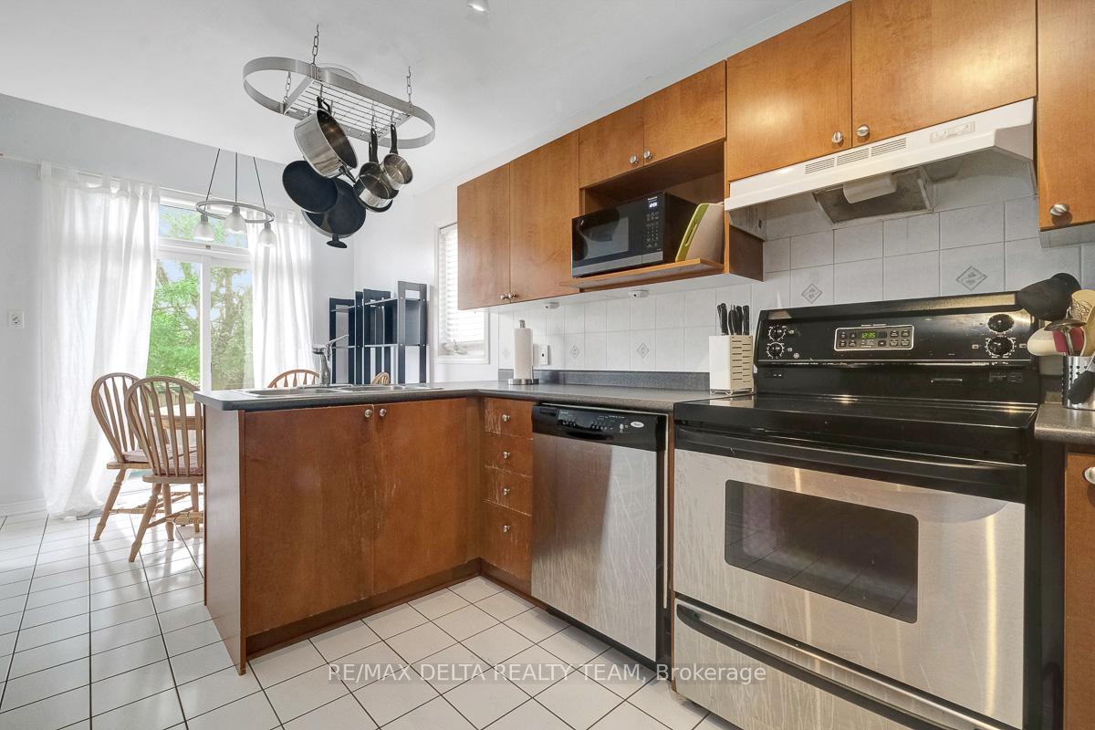 Photo 17 of 211 Duntroon Circle, Ottawa, Hunt Club Park/Greenboro — HOMEH