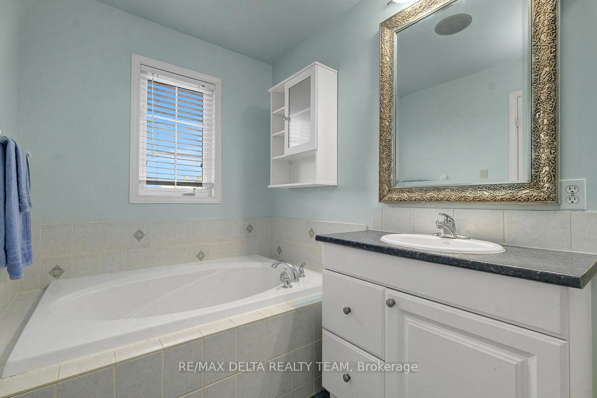 Photo 27 of 211 Duntroon Circle, Ottawa, Hunt Club Park/Greenboro — HOMEH