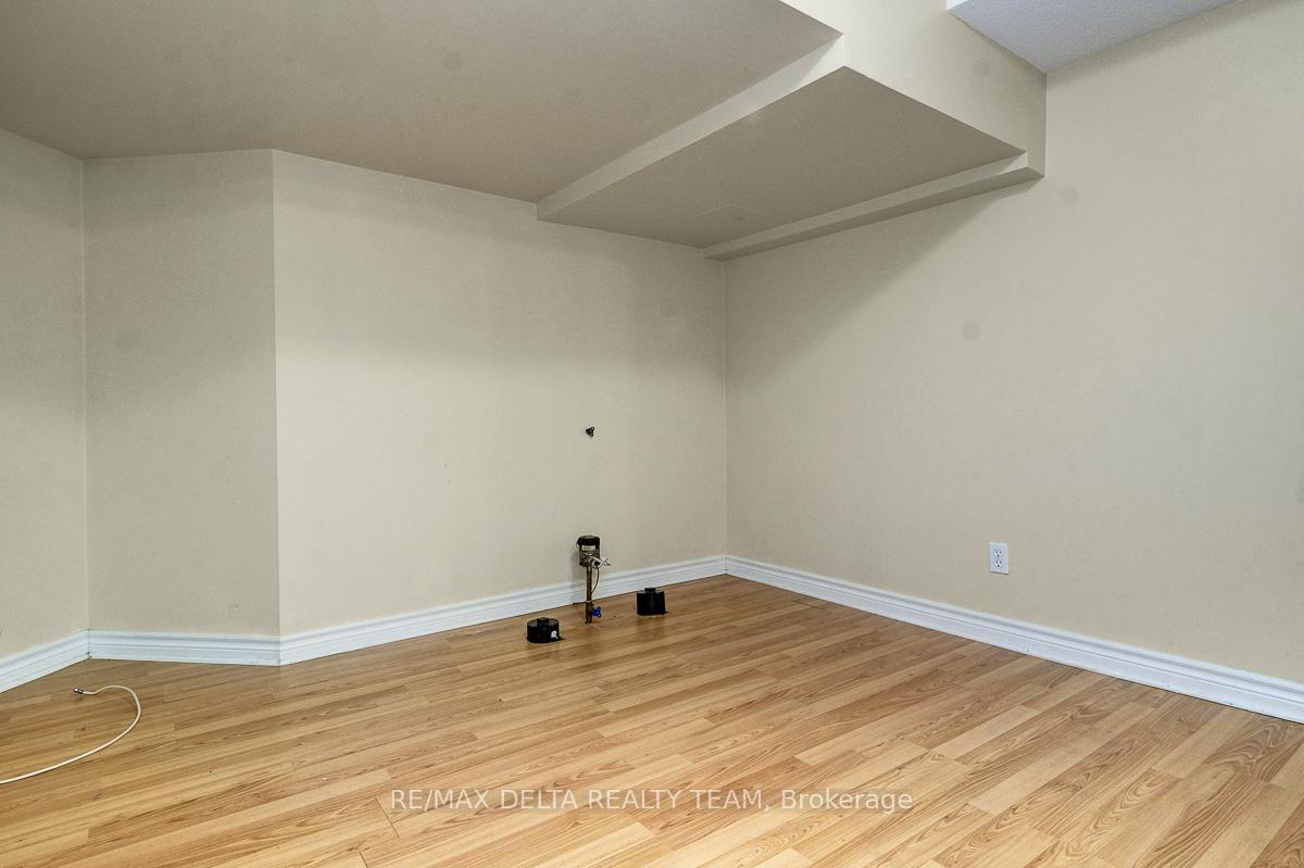 Photo 36 of 211 Duntroon Circle, Ottawa, Hunt Club Park/Greenboro — HOMEH