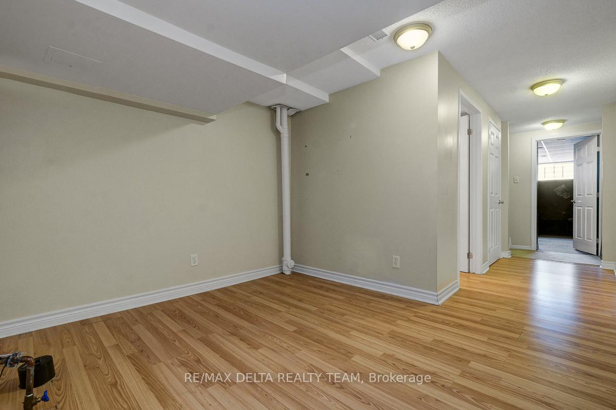 Photo 37 of 211 Duntroon Circle, Ottawa, Hunt Club Park/Greenboro — HOMEH