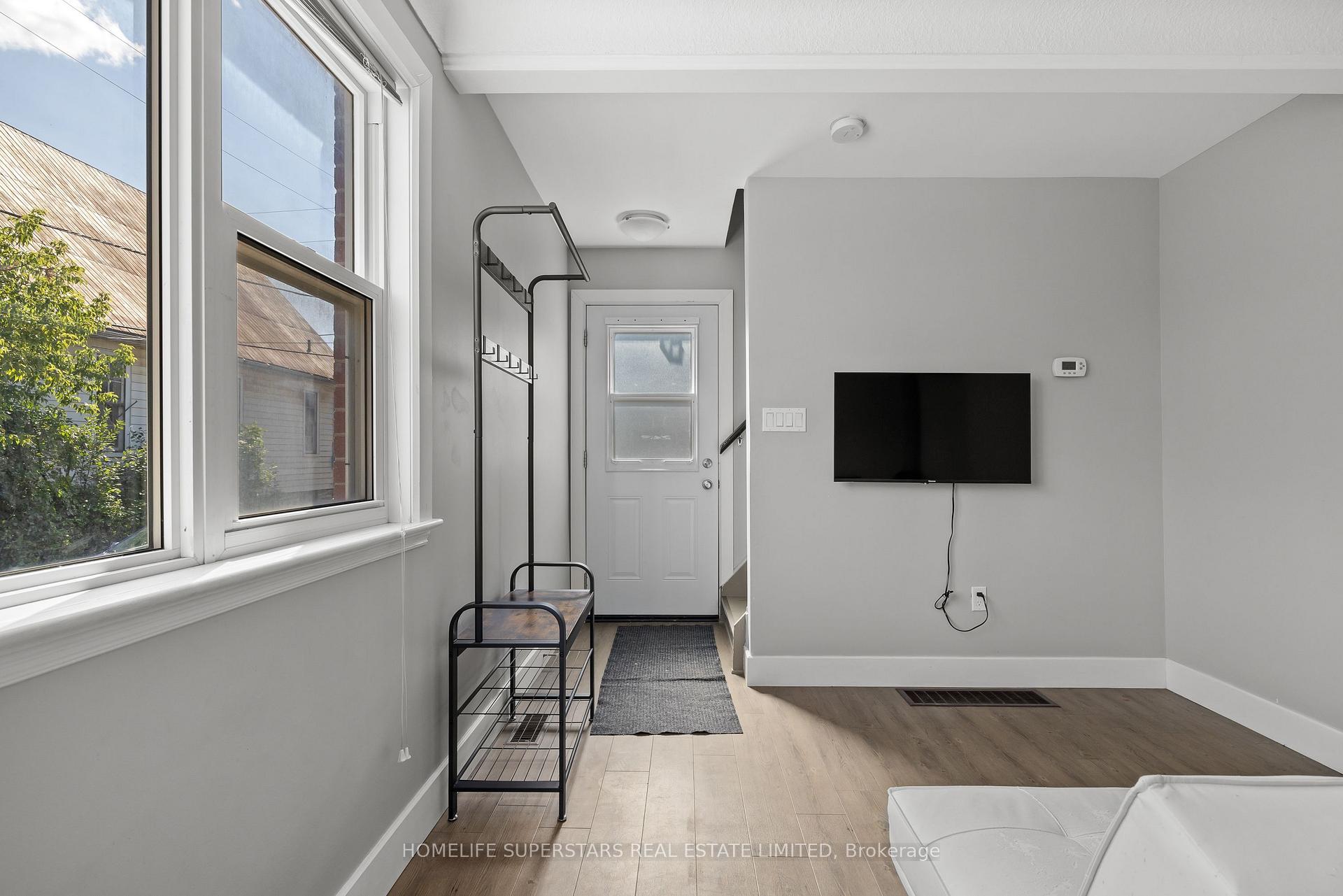 Photo 2 of 275 Raglan Road N, Kingston, East of Sir John A. Blvd — HOMEH