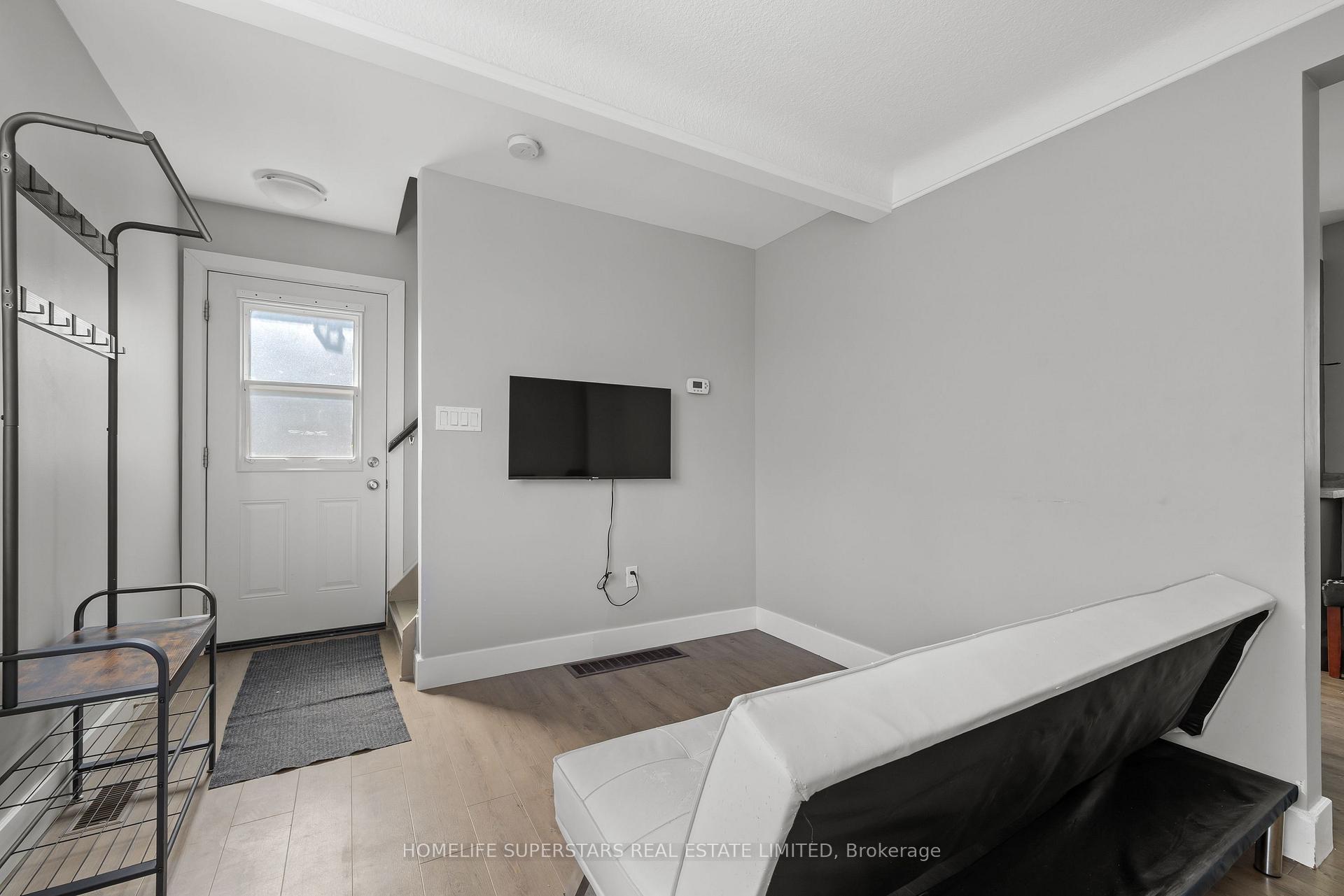 Photo 4 of 275 Raglan Road N, Kingston, East of Sir John A. Blvd — HOMEH