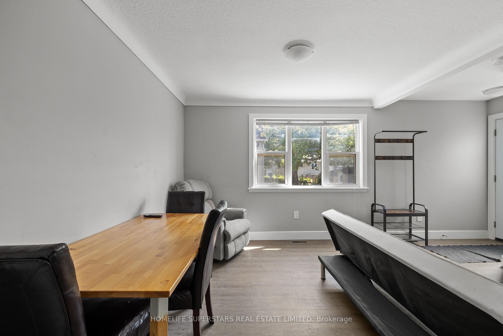 Photo 7 of 275 Raglan Road N, Kingston, East of Sir John A. Blvd — HOMEH