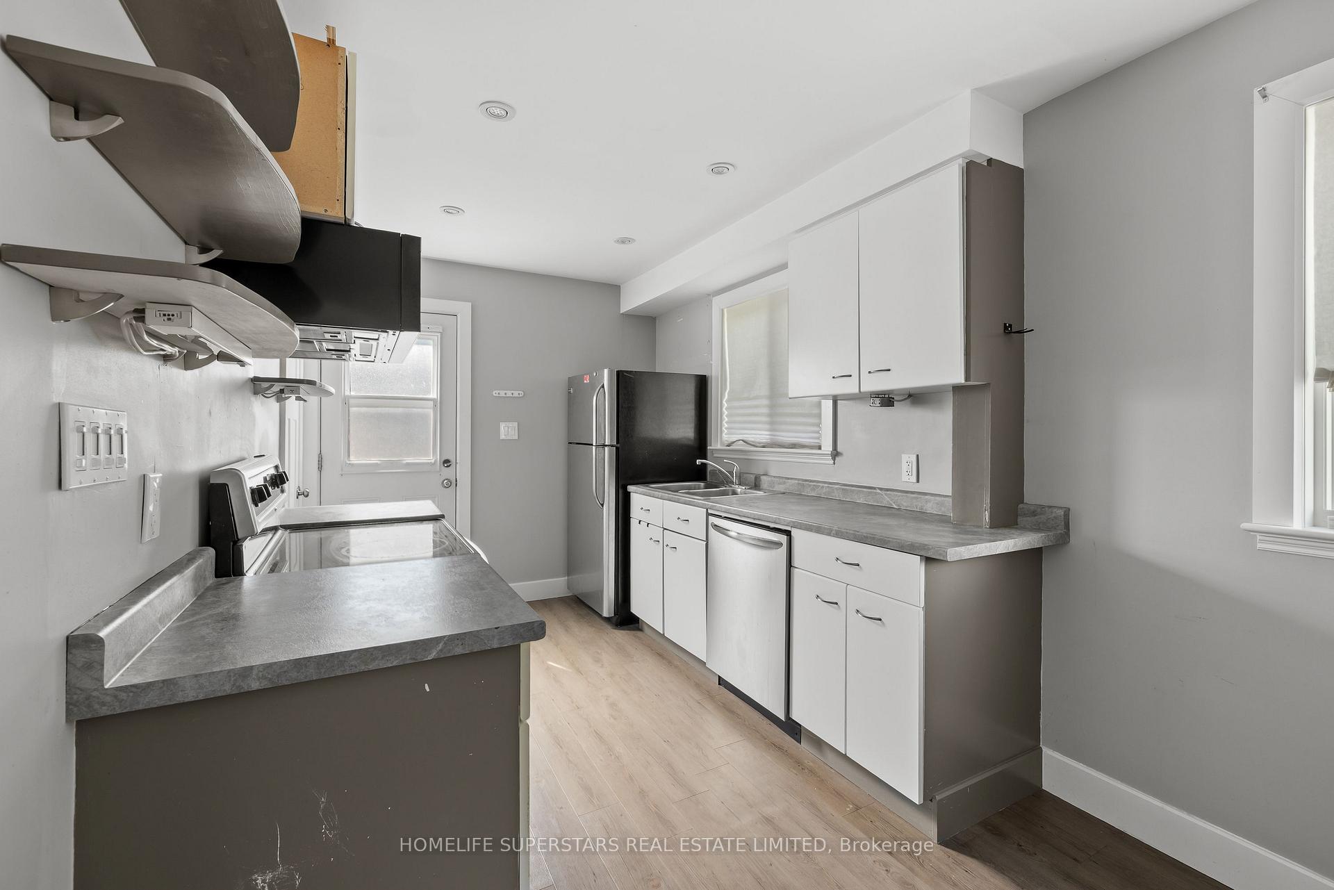 Photo 8 of 275 Raglan Road N, Kingston, East of Sir John A. Blvd — HOMEH