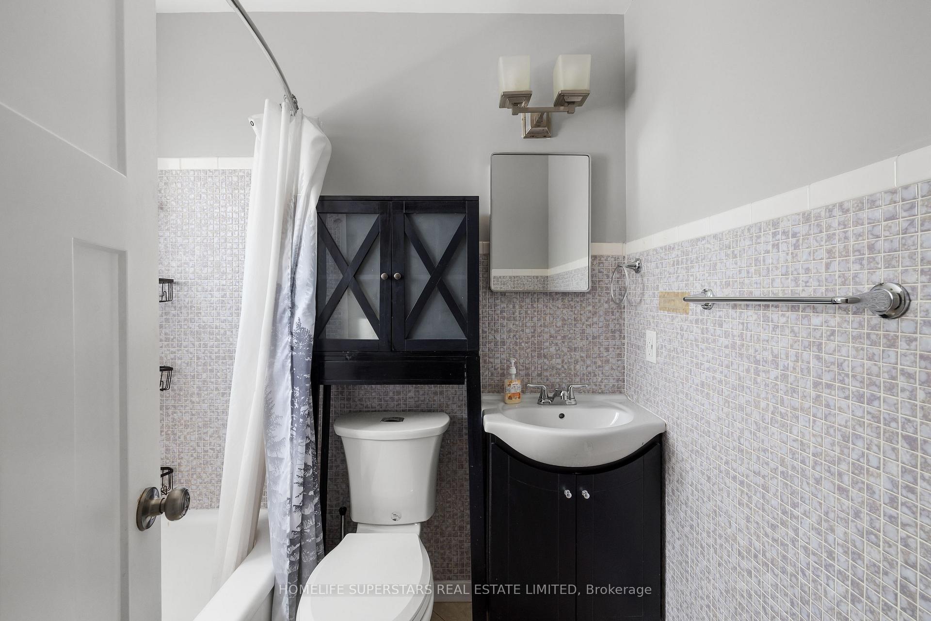 Photo 14 of 275 Raglan Road N, Kingston, East of Sir John A. Blvd — HOMEH