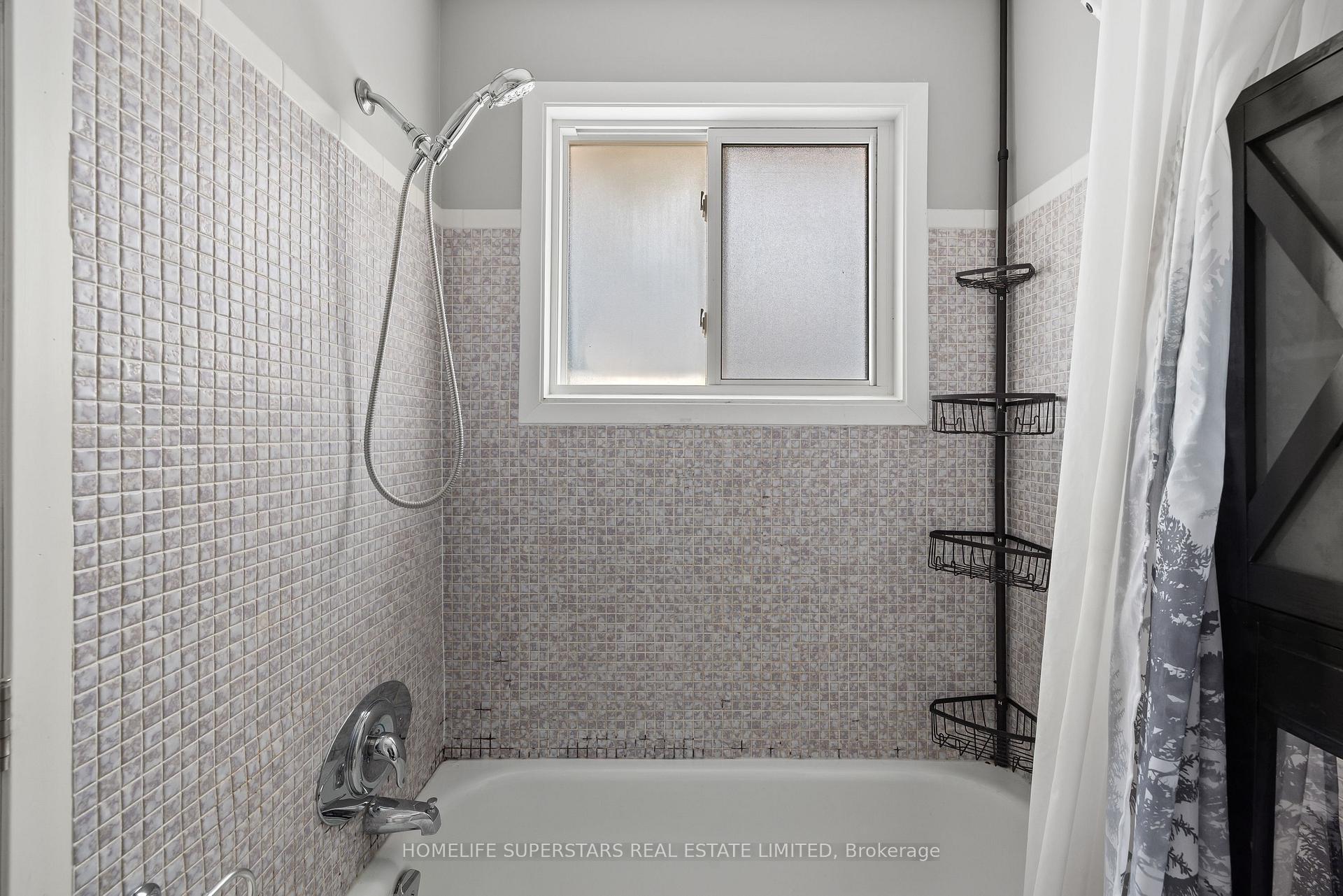 Photo 15 of 275 Raglan Road N, Kingston, East of Sir John A. Blvd — HOMEH