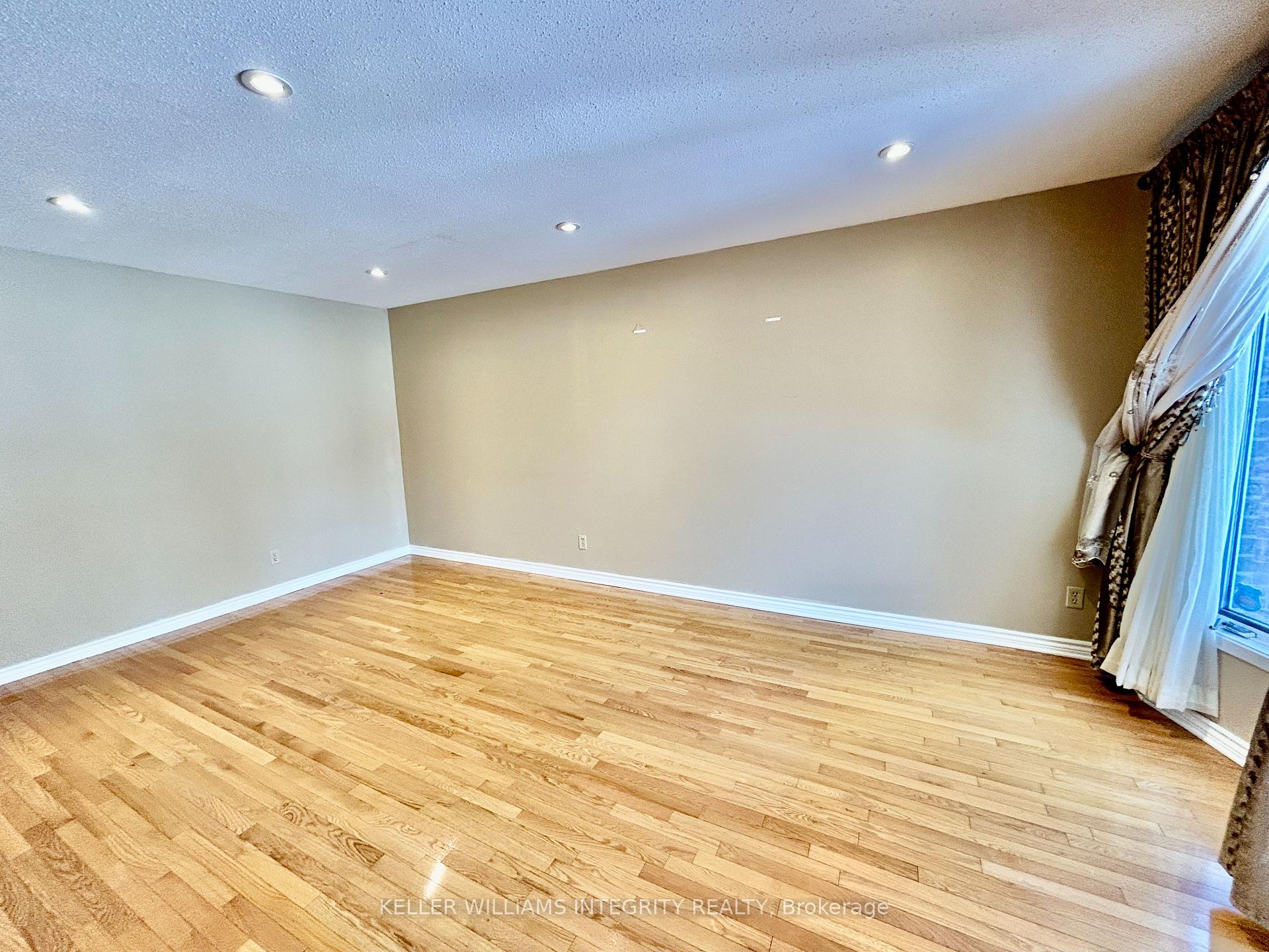 Photo 7 of 14 Pittaway Avenue, Ottawa, Hunt Club Park — HOMEH