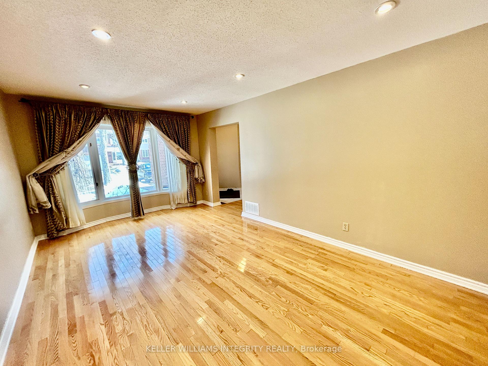 Photo 8 of 14 Pittaway Avenue, Ottawa, Hunt Club Park — HOMEH