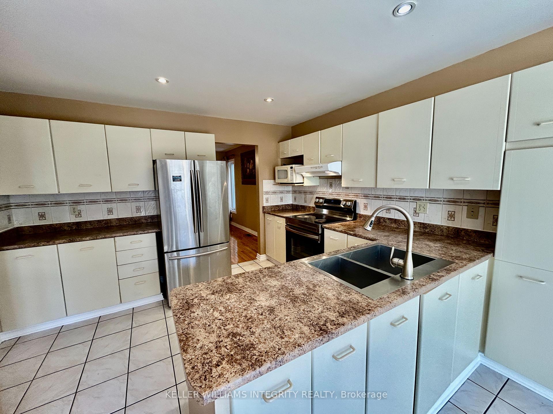 Photo 12 of 14 Pittaway Avenue, Ottawa, Hunt Club Park — HOMEH