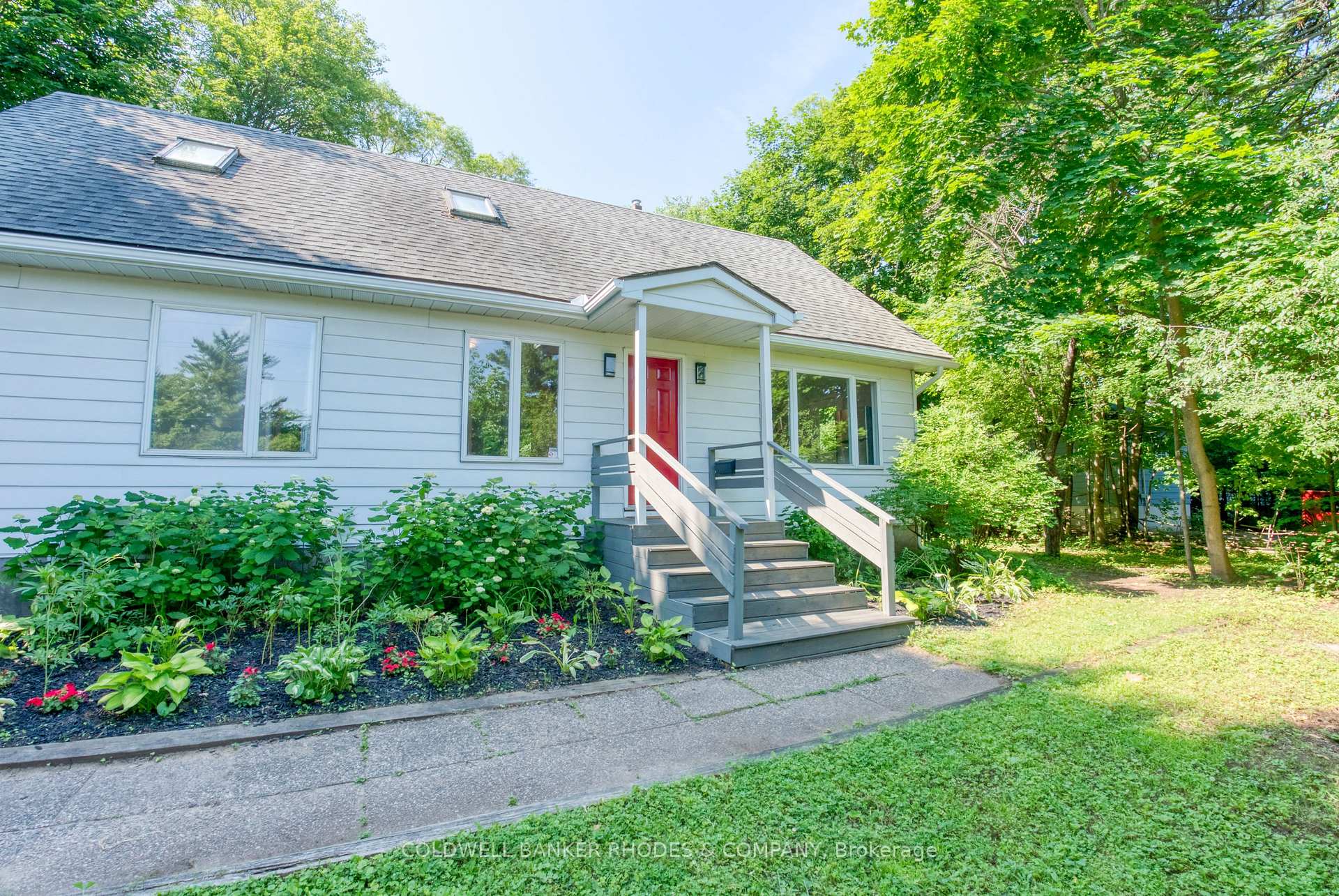 Photo 2 of 18 Sandridge Road, Ottawa, Manor Park — HOMEH