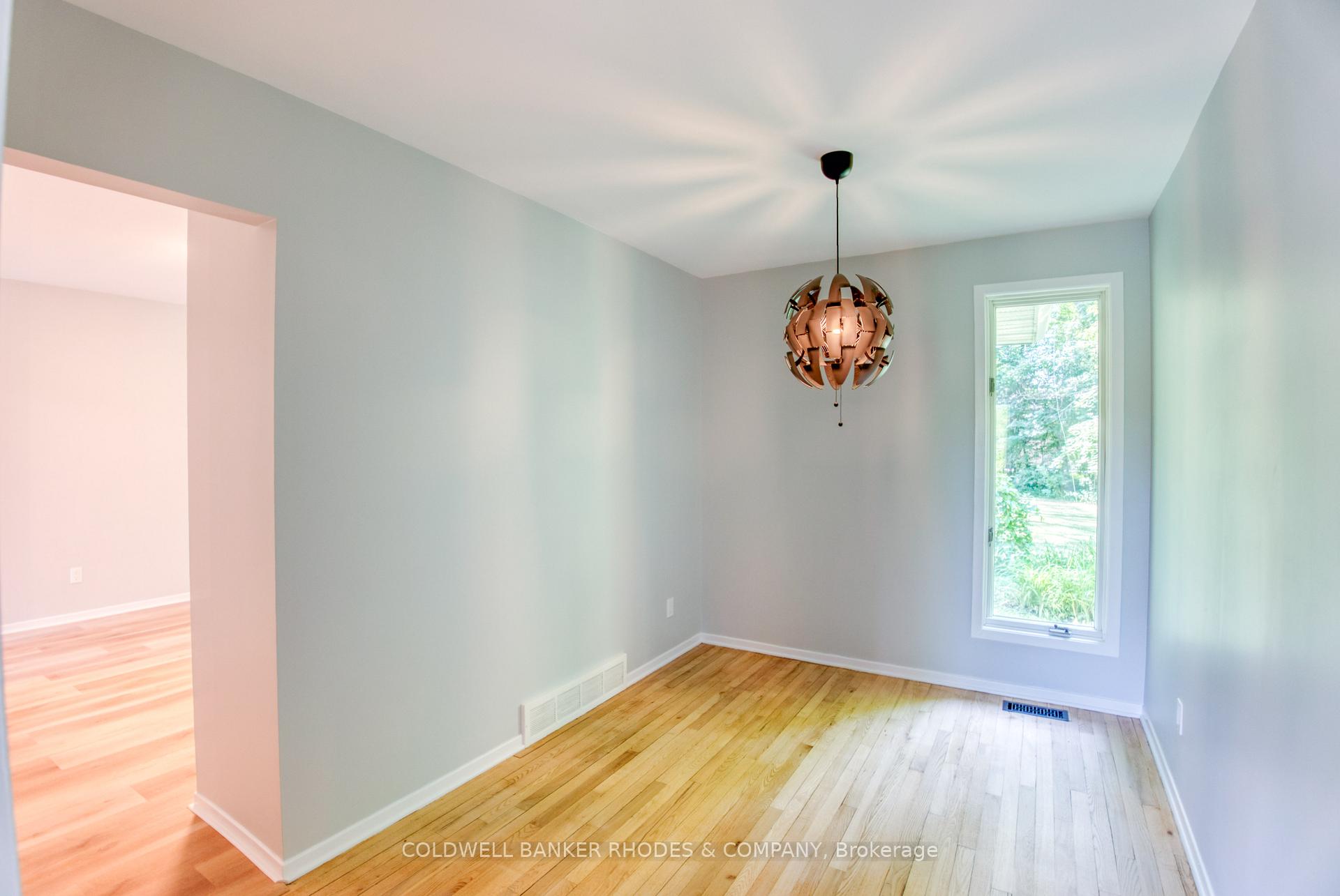 Photo 4 of 18 Sandridge Road, Ottawa, Manor Park — HOMEH