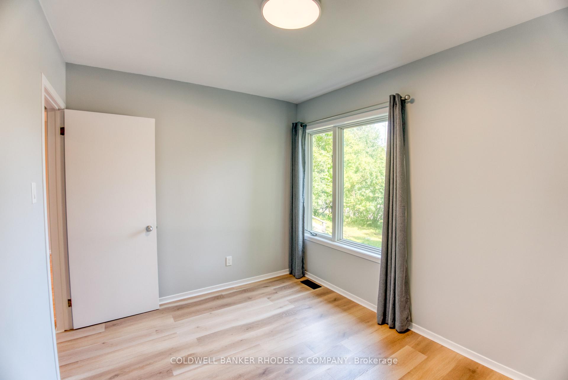 Photo 11 of 18 Sandridge Road, Ottawa, Manor Park — HOMEH