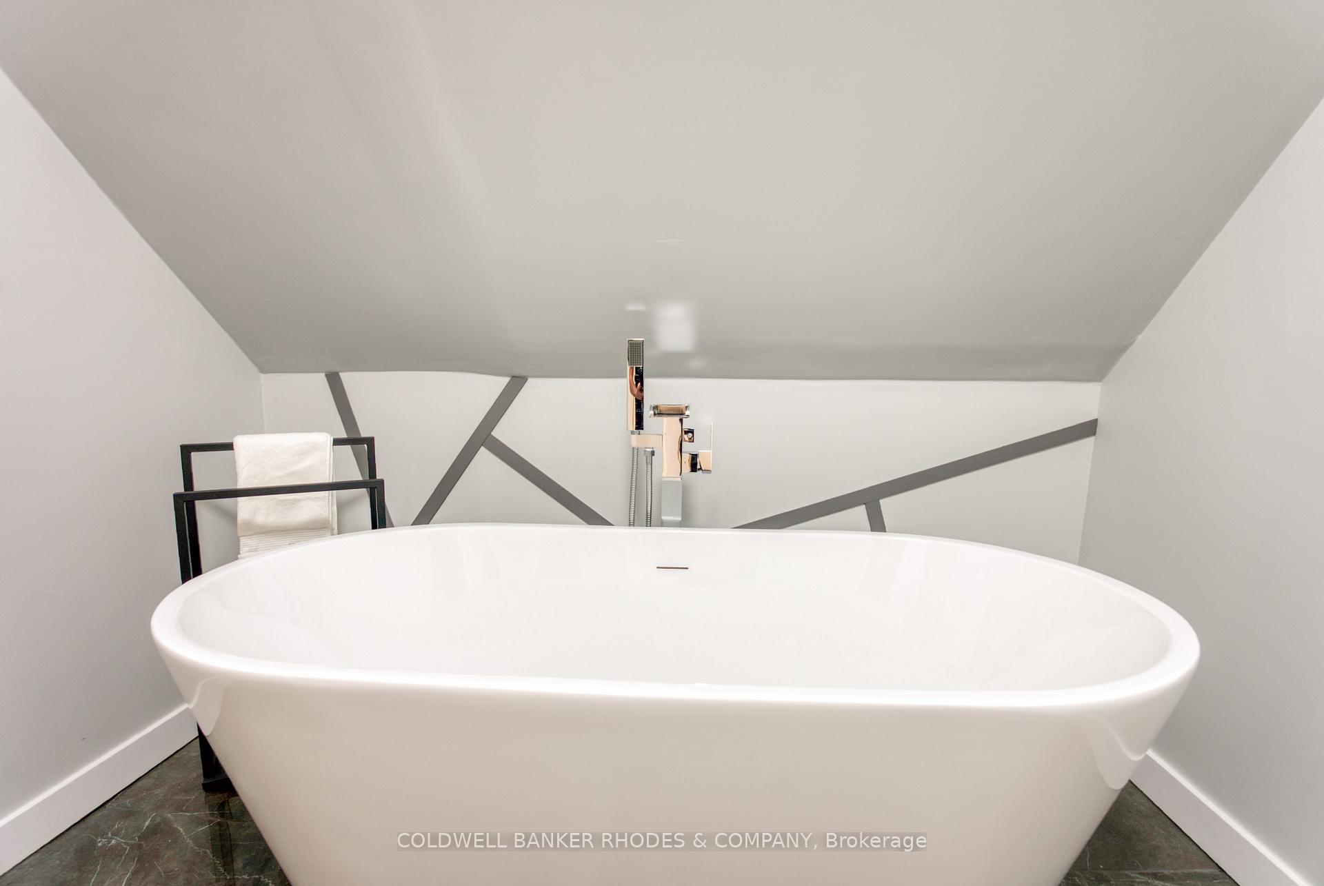 Photo 16 of 18 Sandridge Road, Ottawa, Manor Park — HOMEH