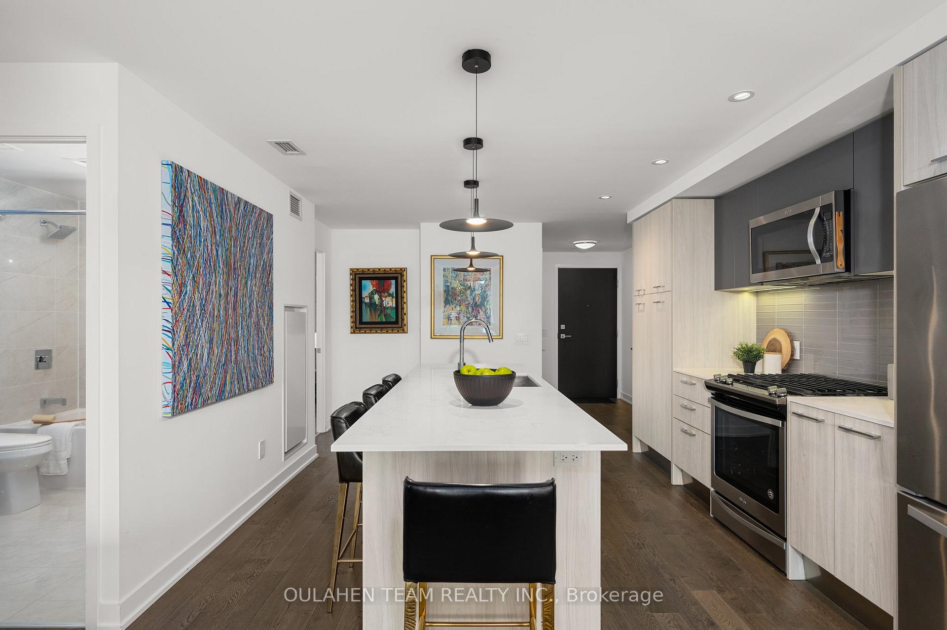 Photo 3 of Unit 302, 665 Kingston Road, Toronto, The Beaches — HOMEH