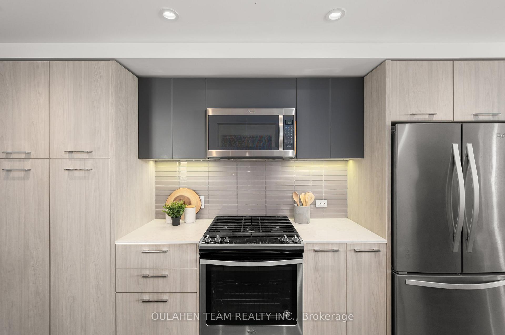 Photo 4 of Unit 302, 665 Kingston Road, Toronto, The Beaches — HOMEH
