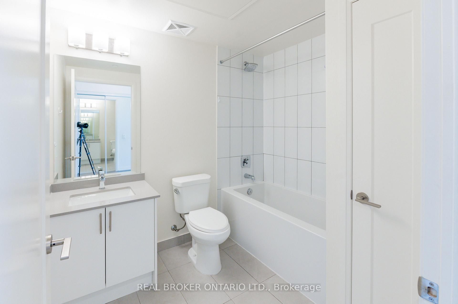 Photo 4 of Unit 1004, 9000 Jane Street, Vaughan, Concord — HOMEH