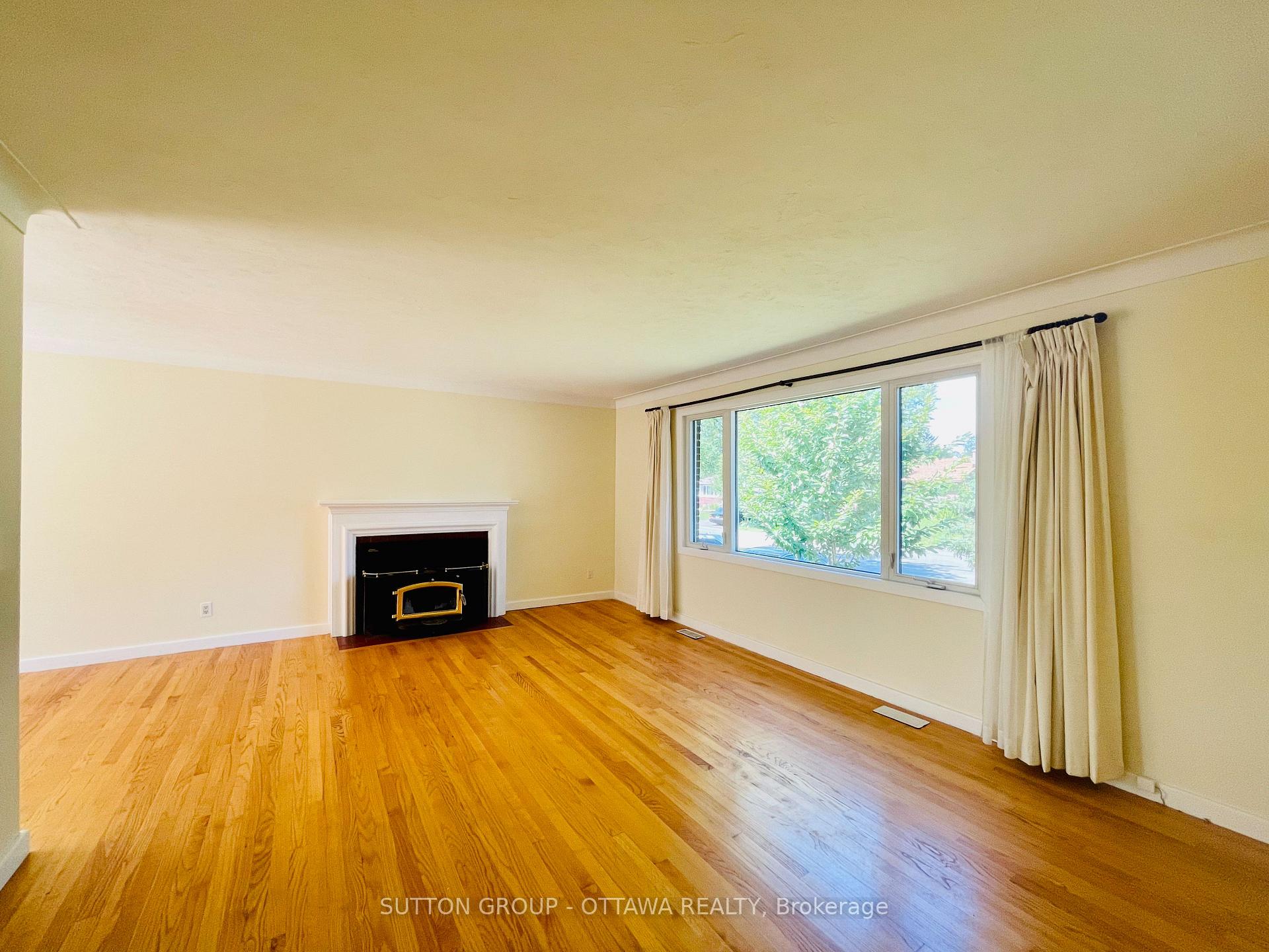 Photo 4 of 52 Canter Boulevard, Ottawa, Meadowlands/St. Claire Gardens — HOMEH