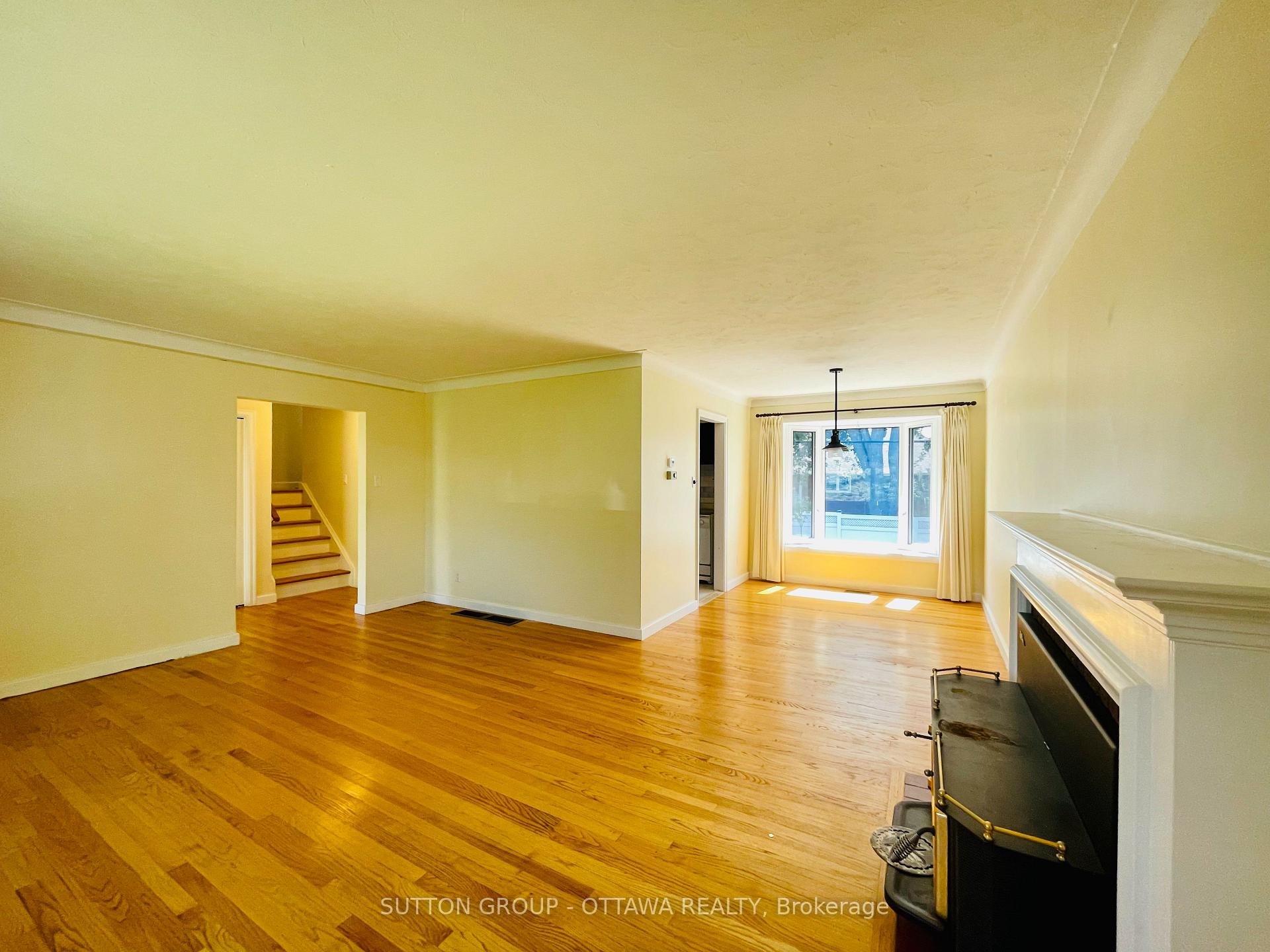 Photo 5 of 52 Canter Boulevard, Ottawa, Meadowlands/St. Claire Gardens — HOMEH