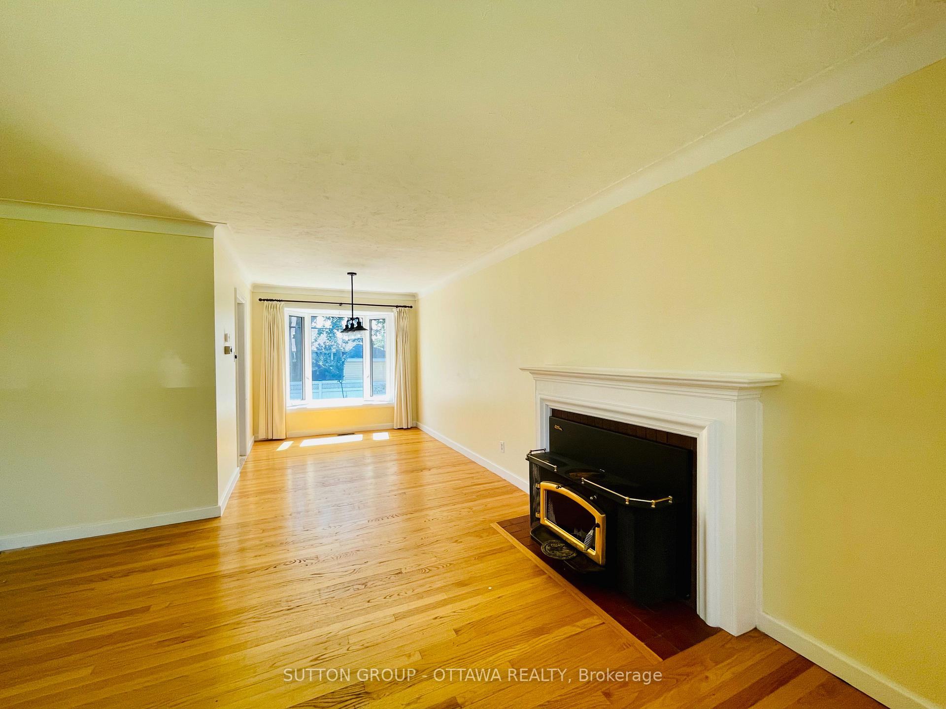 Photo 6 of 52 Canter Boulevard, Ottawa, Meadowlands/St. Claire Gardens — HOMEH