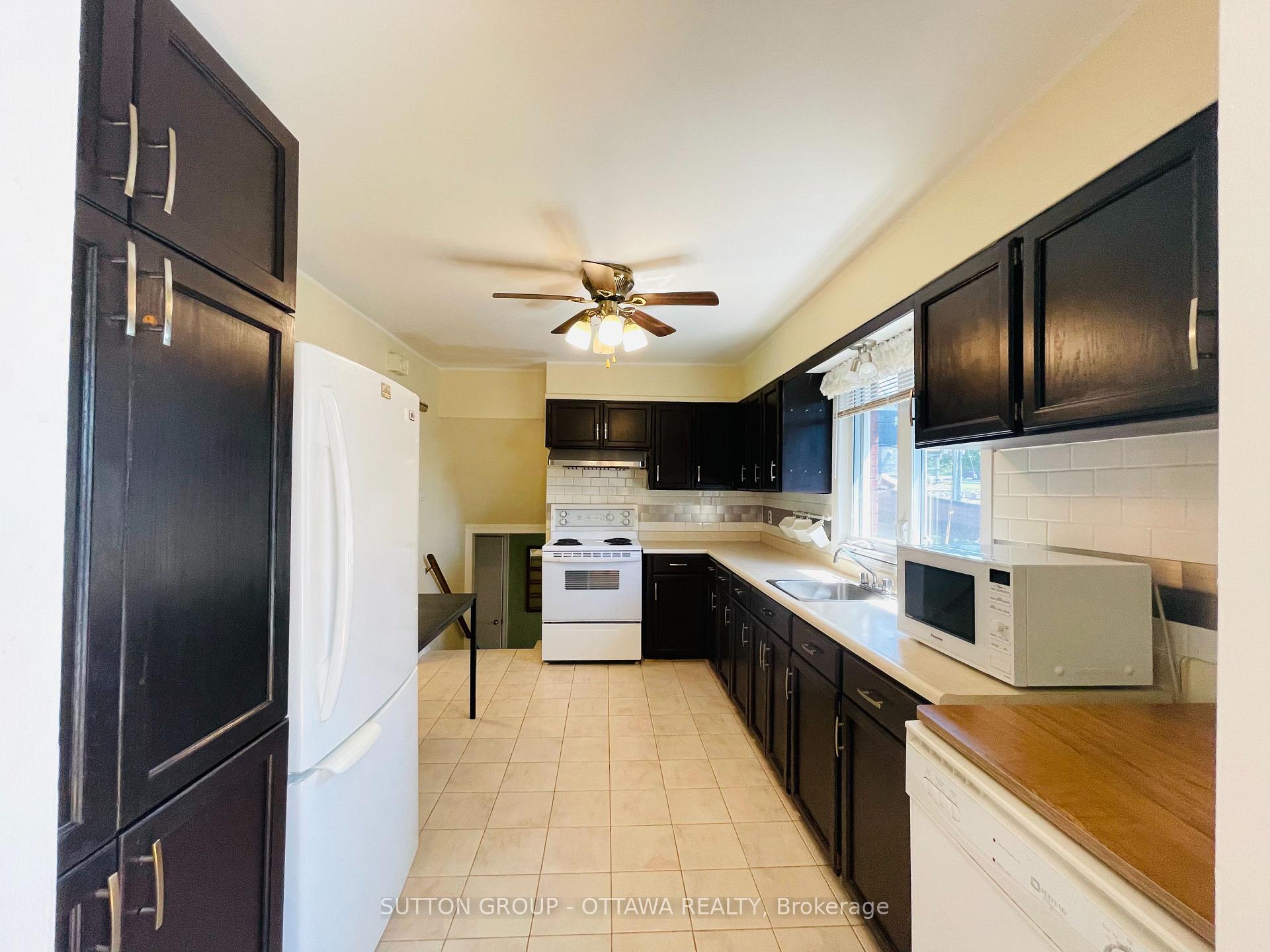 Photo 7 of 52 Canter Boulevard, Ottawa, Meadowlands/St. Claire Gardens — HOMEH