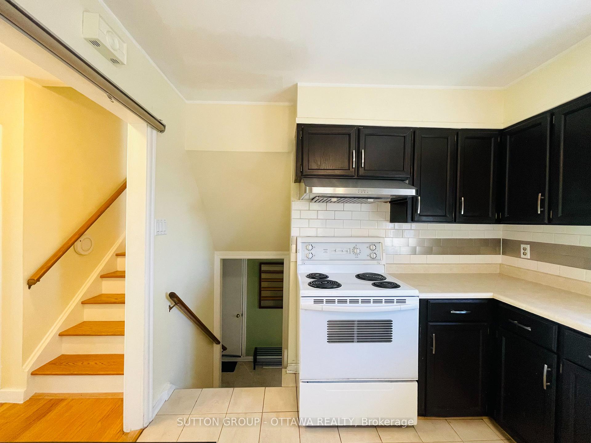 Photo 9 of 52 Canter Boulevard, Ottawa, Meadowlands/St. Claire Gardens — HOMEH