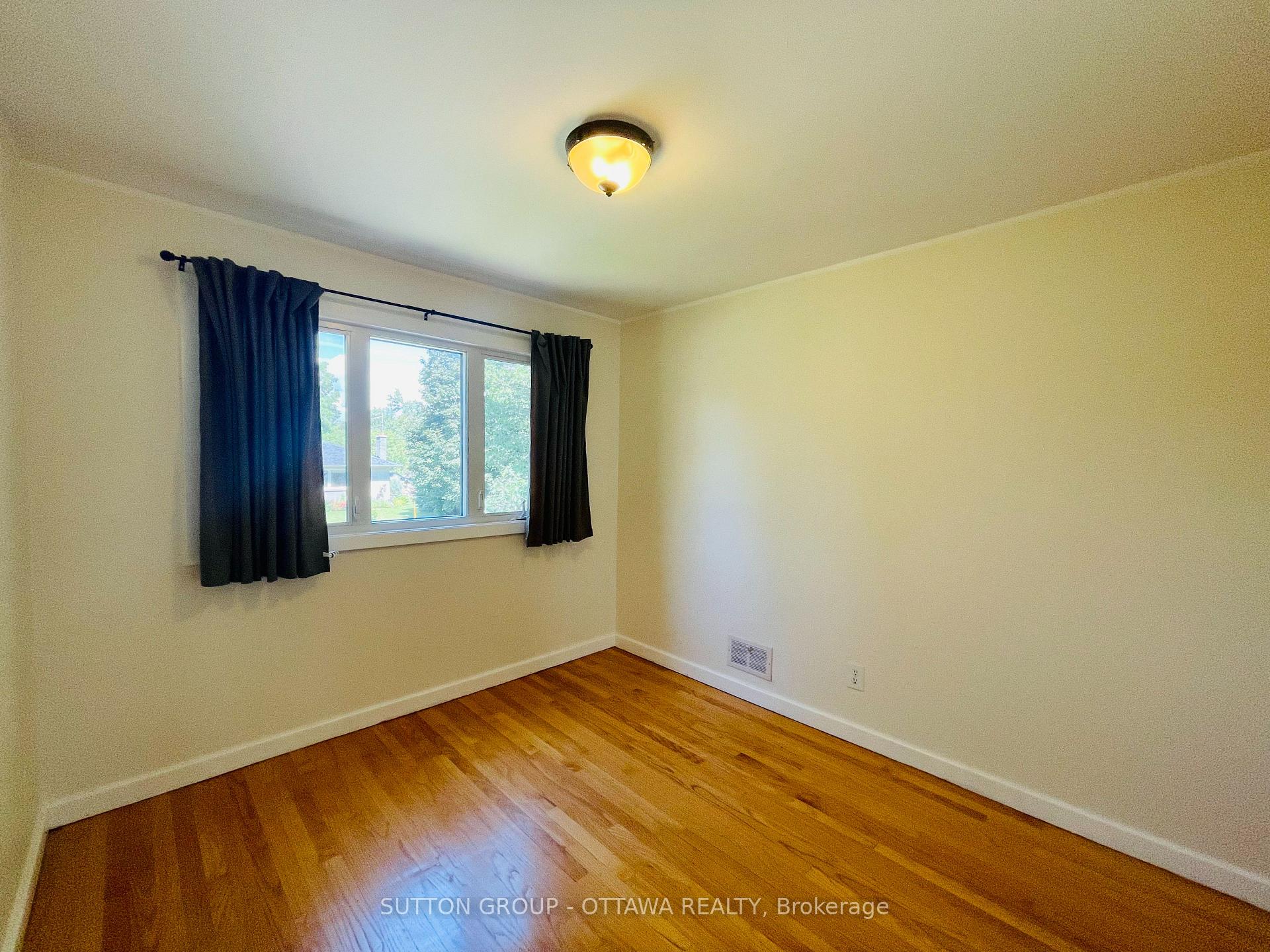 Photo 15 of 52 Canter Boulevard, Ottawa, Meadowlands/St. Claire Gardens — HOMEH