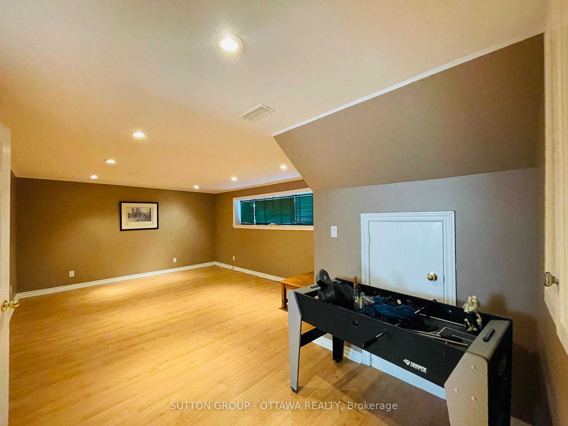 Photo 20 of 52 Canter Boulevard, Ottawa, Meadowlands/St. Claire Gardens — HOMEH