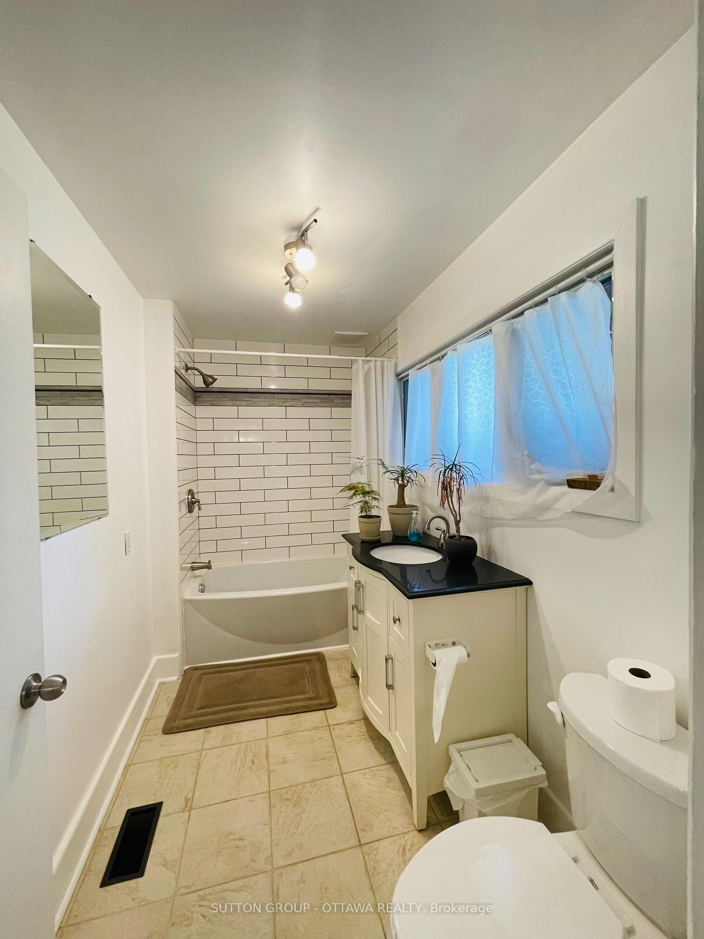 Photo 23 of 52 Canter Boulevard, Ottawa, Meadowlands/St. Claire Gardens — HOMEH