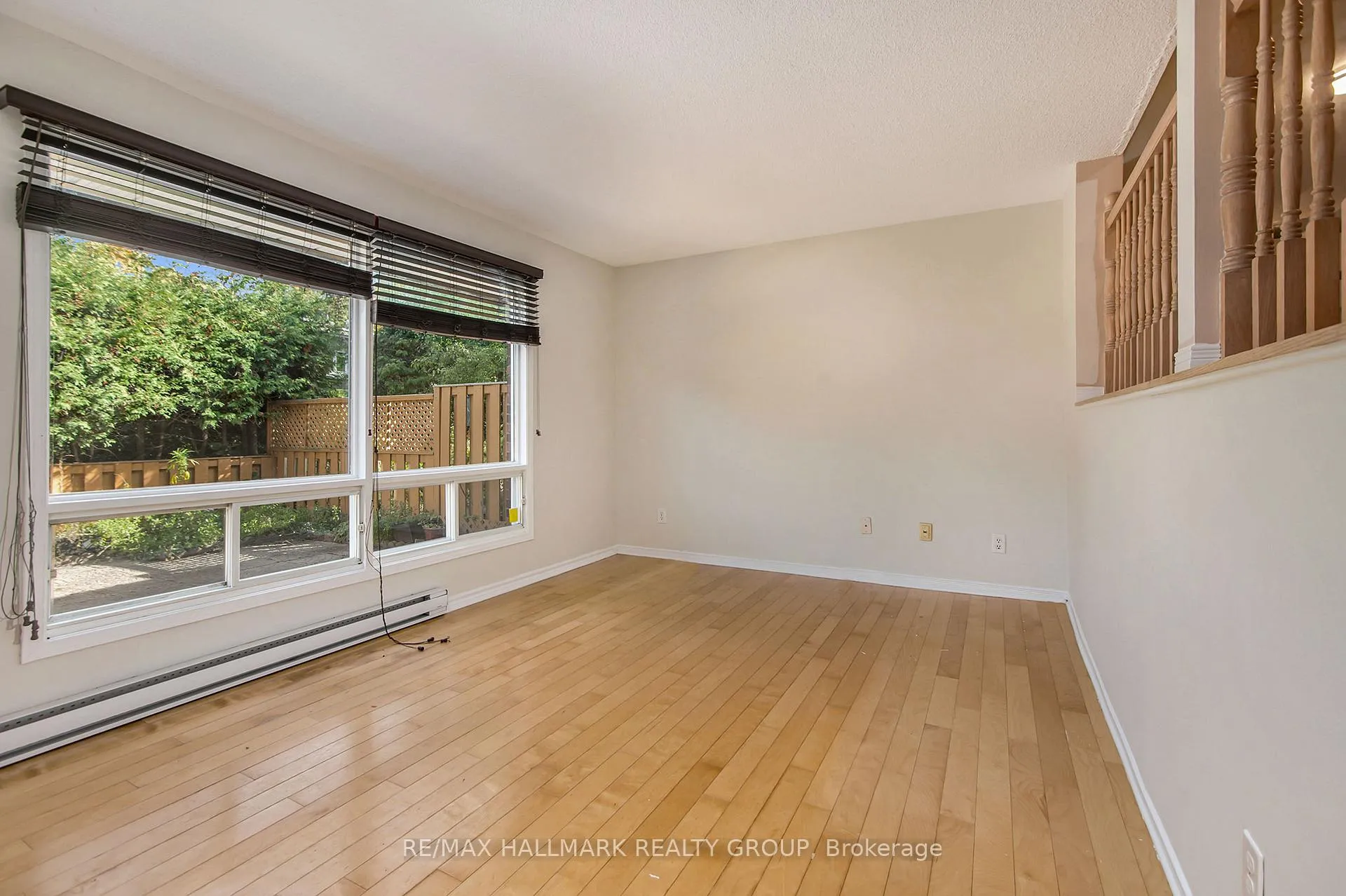 Photo 5 of 120 Royalton Private, Ottawa, Hunt Club Woods — HOMEH