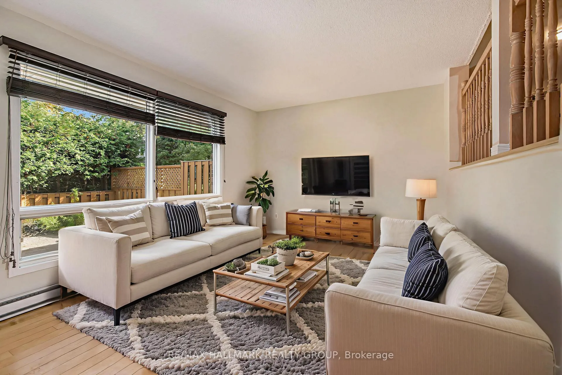 Photo 6 of 120 Royalton Private, Ottawa, Hunt Club Woods — HOMEH