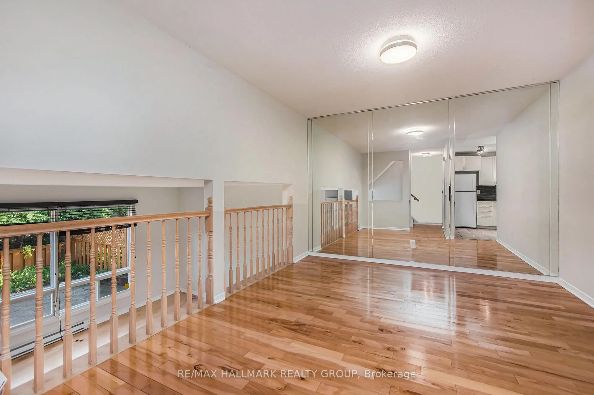 Photo 10 of 120 Royalton Private, Ottawa, Hunt Club Woods — HOMEH