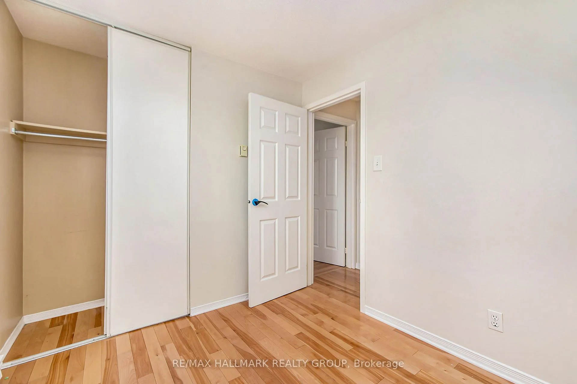 Photo 13 of 120 Royalton Private, Ottawa, Hunt Club Woods — HOMEH