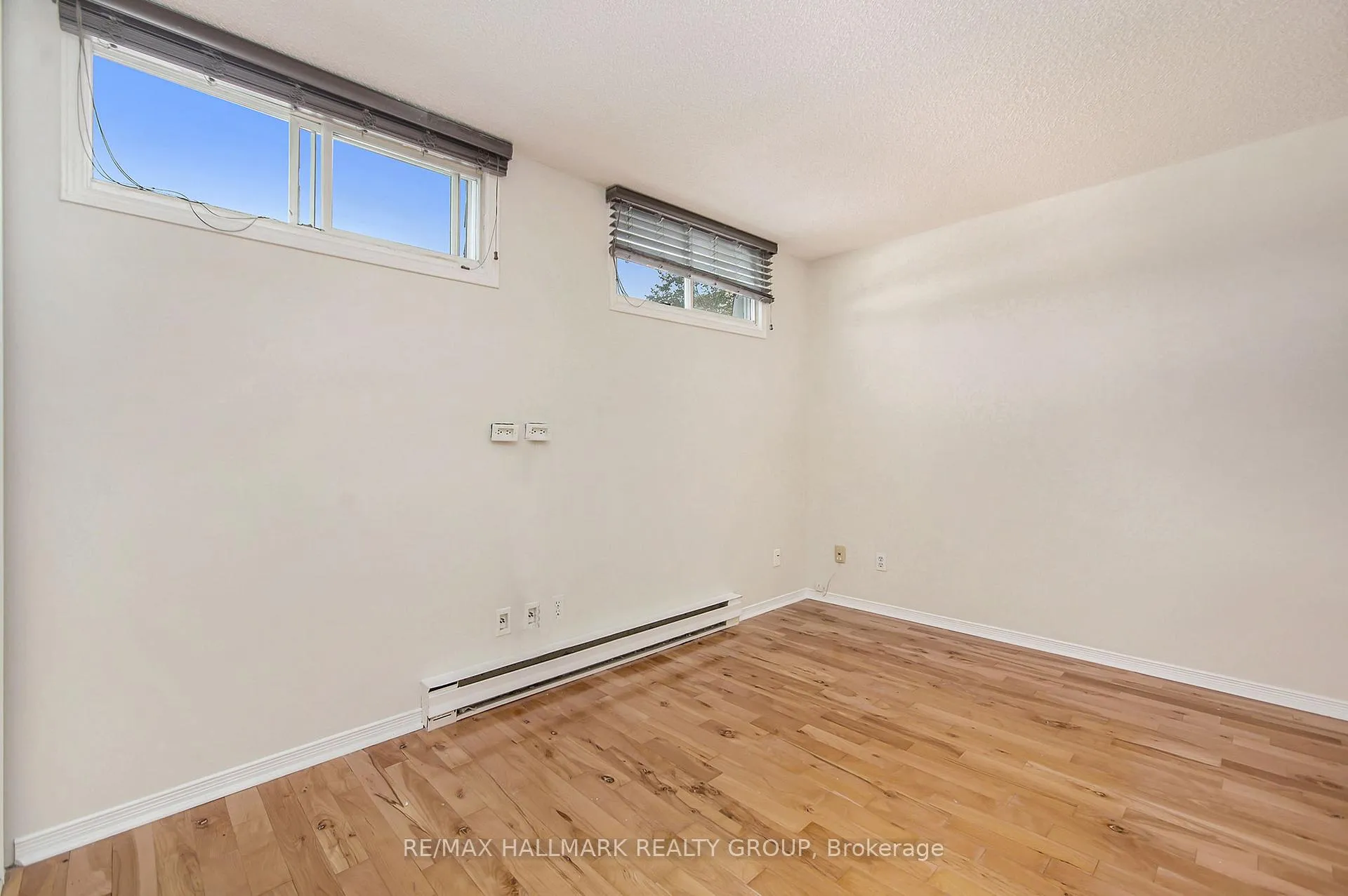 Photo 14 of 120 Royalton Private, Ottawa, Hunt Club Woods — HOMEH