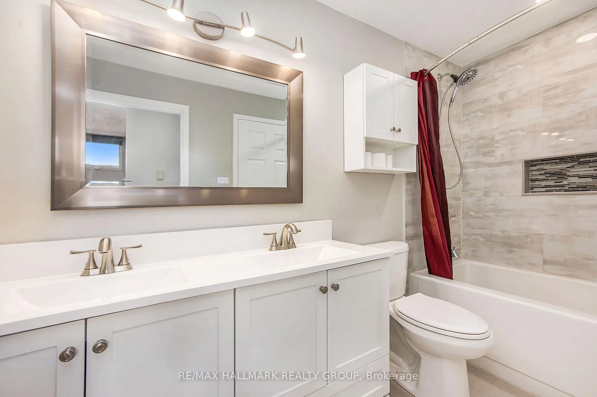 Photo 16 of 120 Royalton Private, Ottawa, Hunt Club Woods — HOMEH
