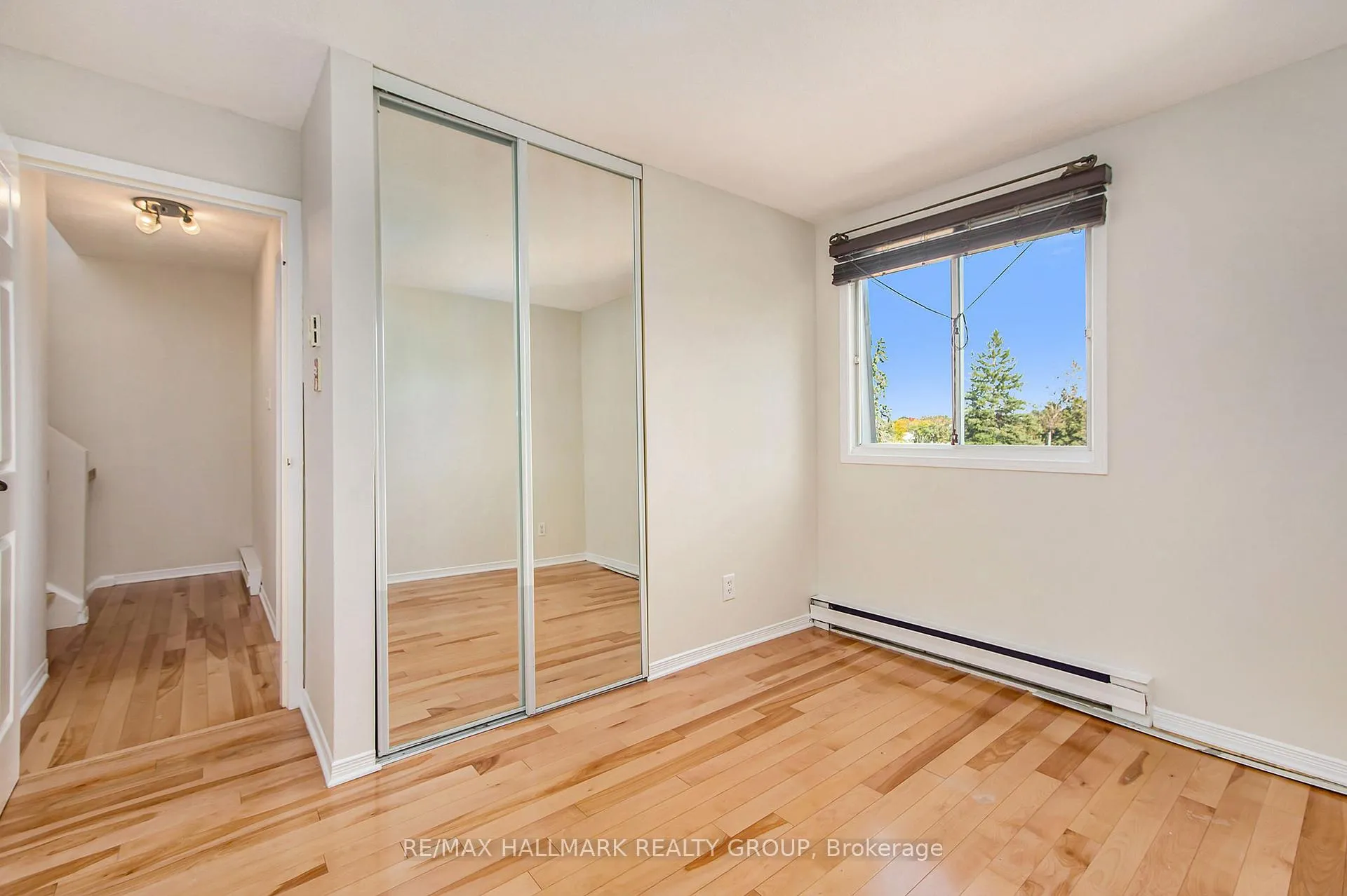 Photo 17 of 120 Royalton Private, Ottawa, Hunt Club Woods — HOMEH