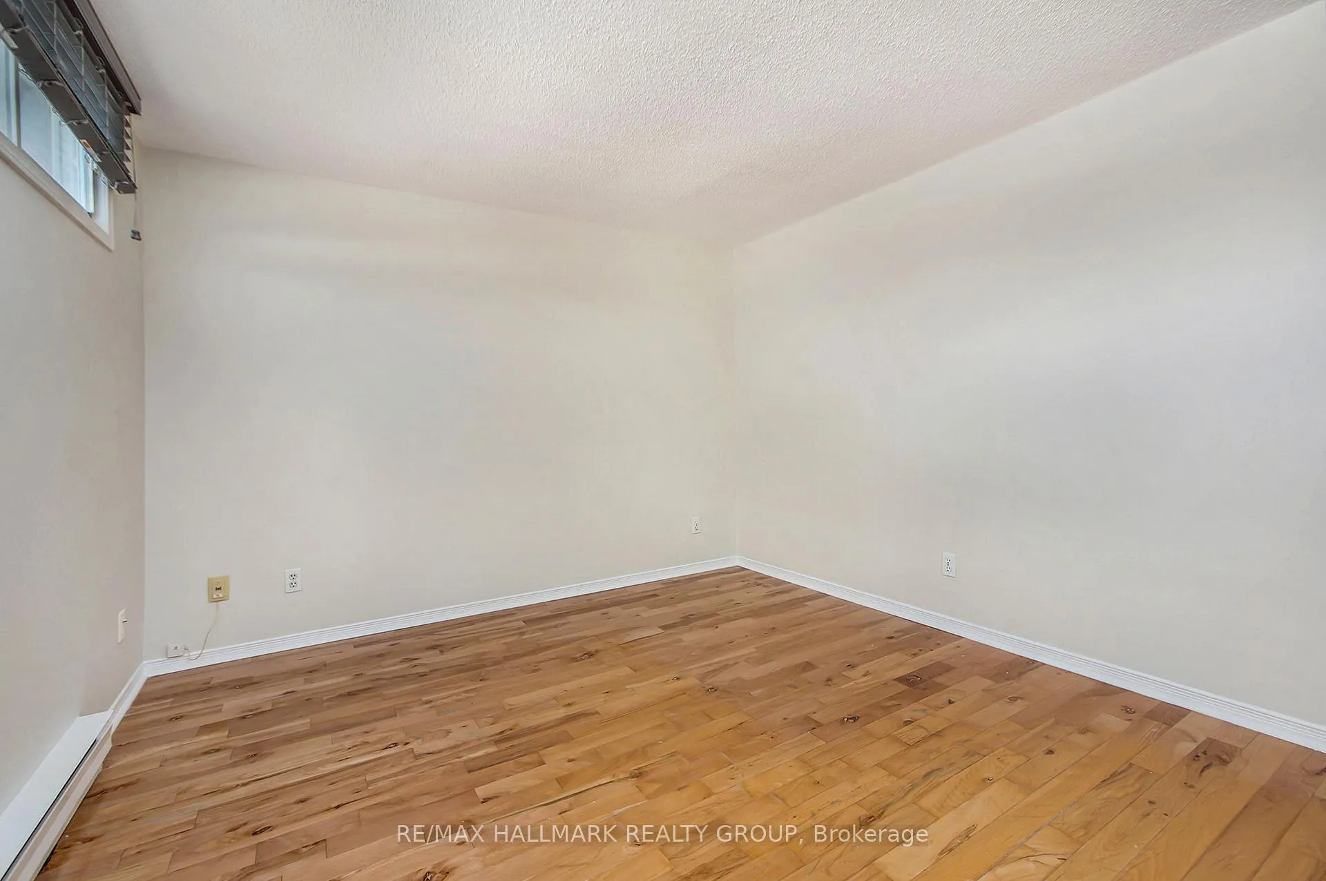 Photo 18 of 120 Royalton Private, Ottawa, Hunt Club Woods — HOMEH