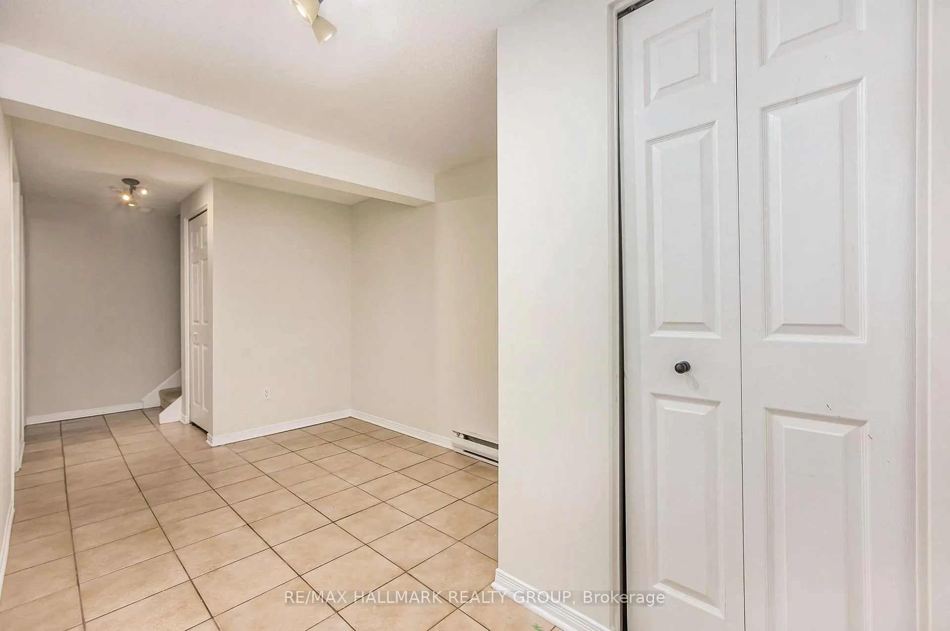 Photo 22 of 120 Royalton Private, Ottawa, Hunt Club Woods — HOMEH