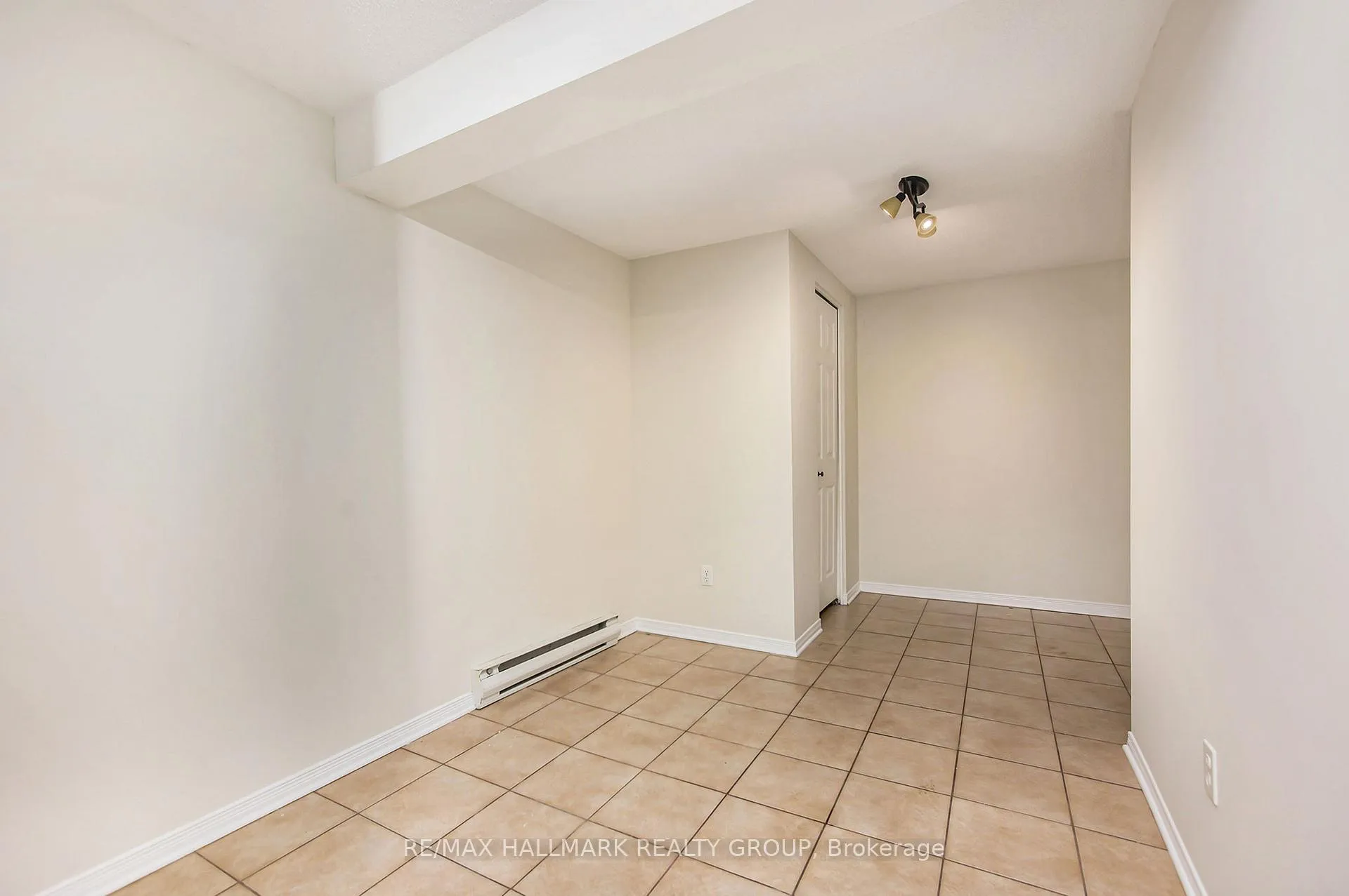 Photo 23 of 120 Royalton Private, Ottawa, Hunt Club Woods — HOMEH