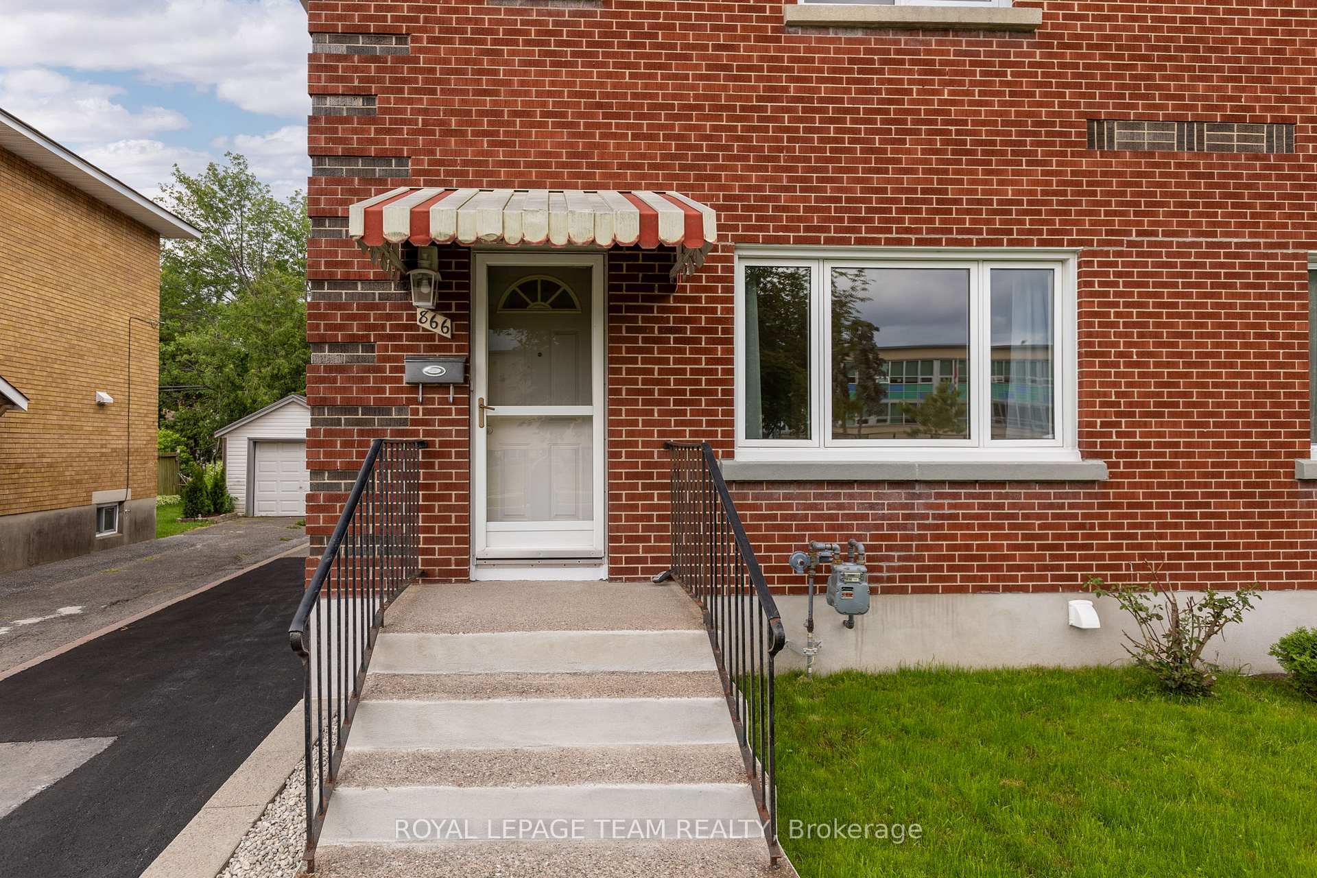 Photo 3 of 866 Broadview Avenue, Ottawa, McKellar Heights — HOMEH